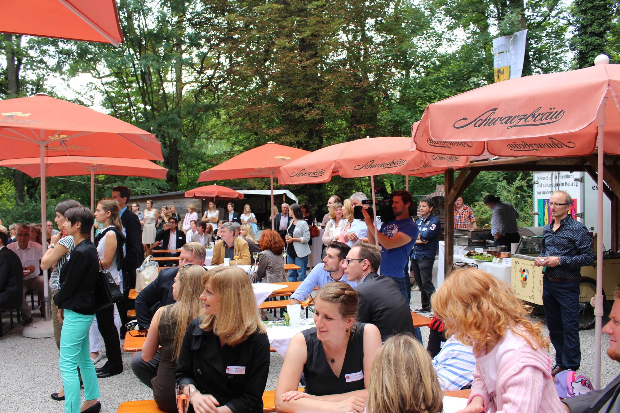 So viele Gäste wie noch nie waren auf dem diesjährigen Sommerfest. Foto: Regio Augsburg Wirtschaft GmbH