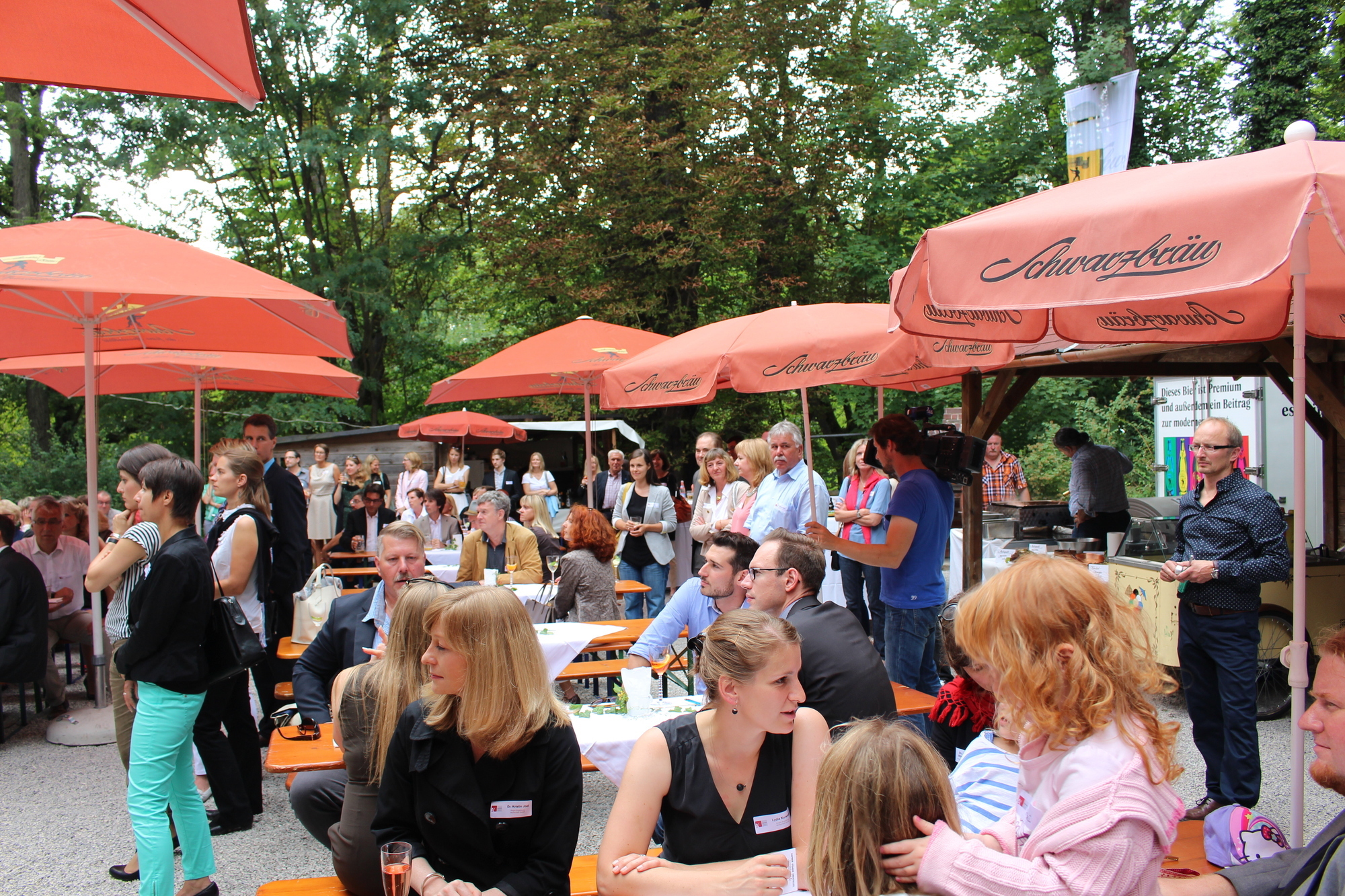 So viele Gäste wie noch nie waren auf dem diesjährigen Sommerfest. Foto: Regio Augsburg Wirtschaft GmbH