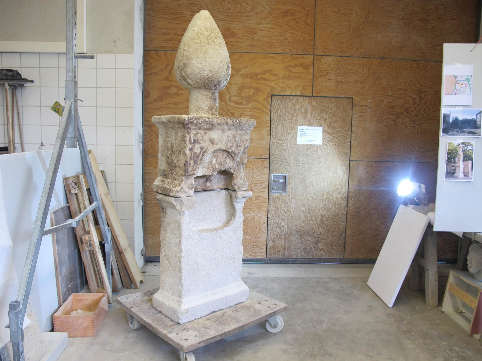 Stadtarchäologie stellt Römisches Grabdenkmal vor