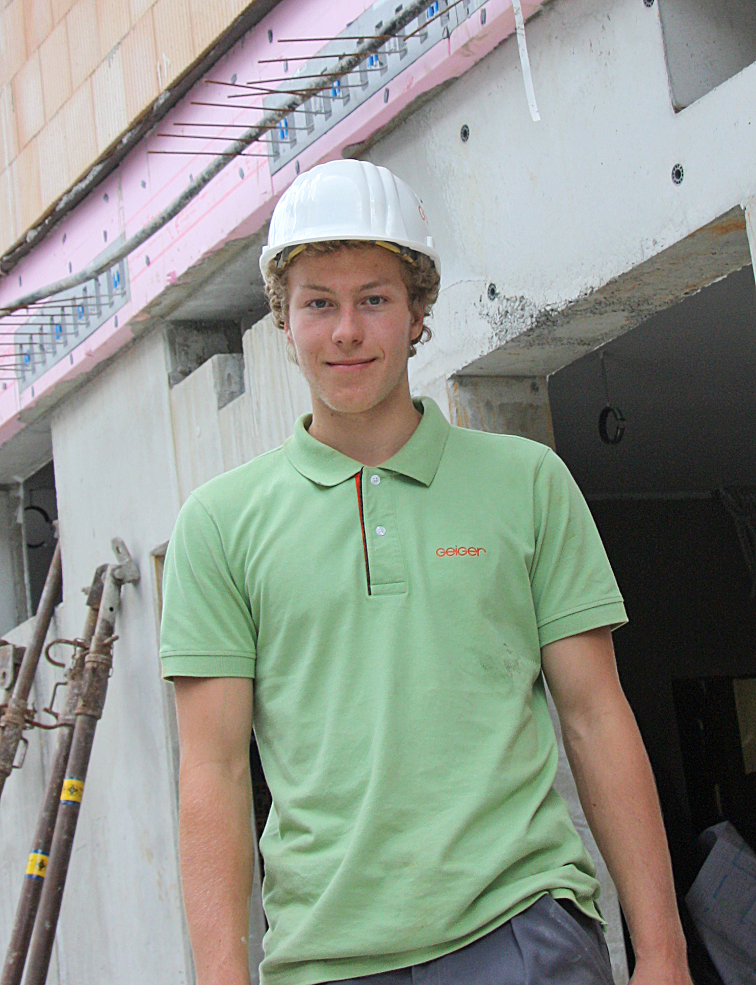 Skitalent Sion Demattio macht eine Maurerausbildung. Foto: Geiger Unternehmensgruppe