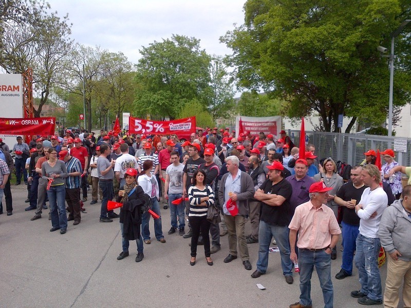 Die OSRAM Mitarbeiter protestieren gegen die Kündigungswelle. Foto: IG Metalll