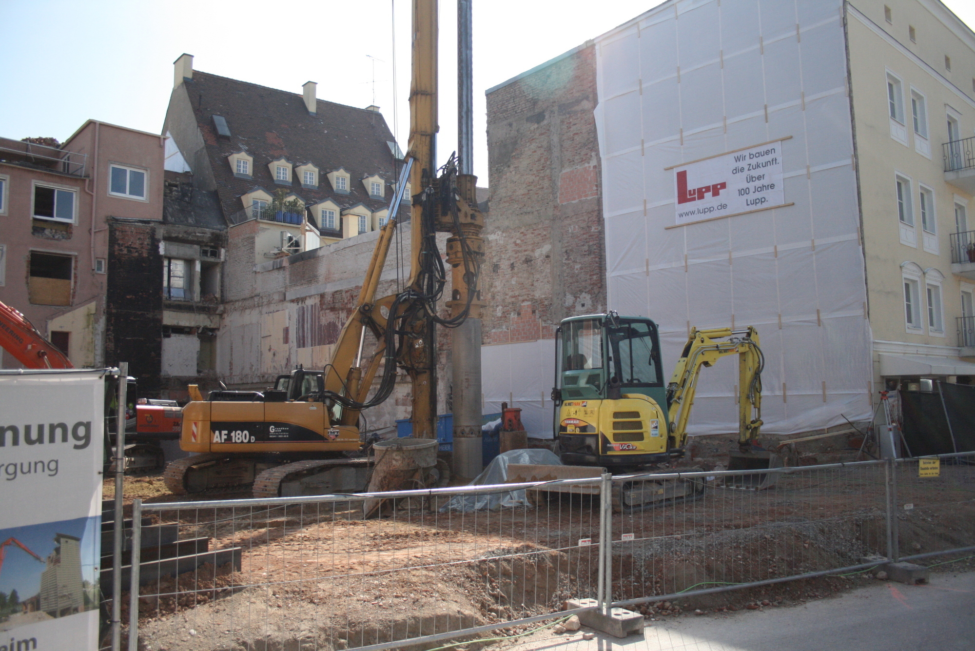 Die Abrissarbeiten an der Annapassage am Augsburger Ernst-Reuter-Platz schreiten voran. Foto: B4B SCHWABEN