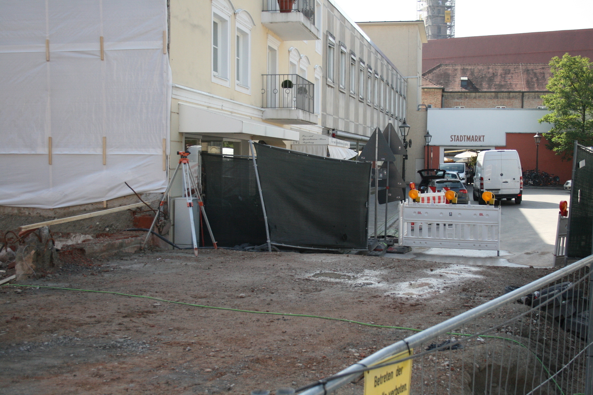 Die Abrissarbeiten an der Annapassage am Augsburger Ernst-Reuter-Platz schreiten voran. Foto: B4B SCHWABEN
