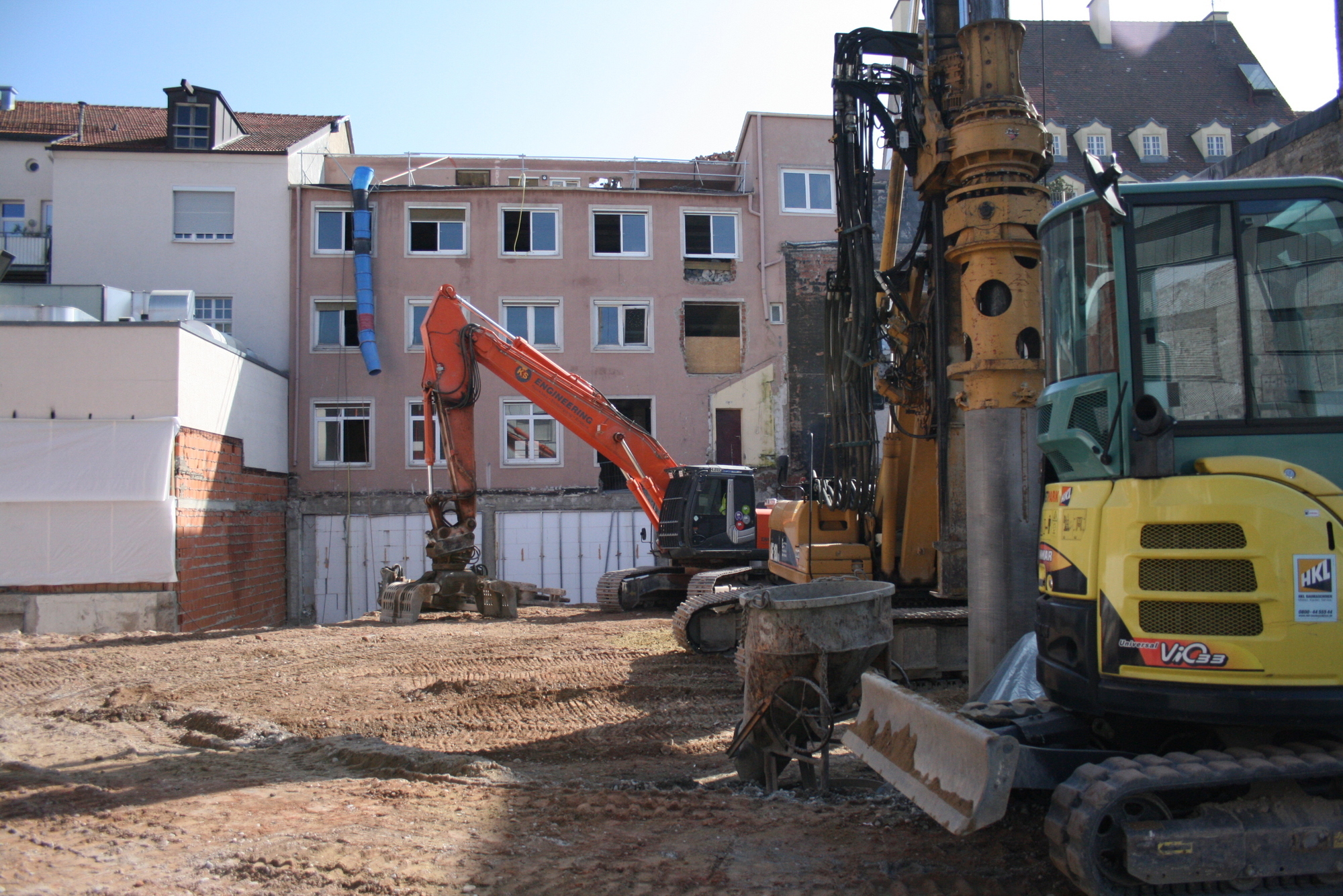 Die Abrissarbeiten an der Annapassage am Augsburger Ernst-Reuter-Platz schreiten voran. Foto: B4B SCHWABEN