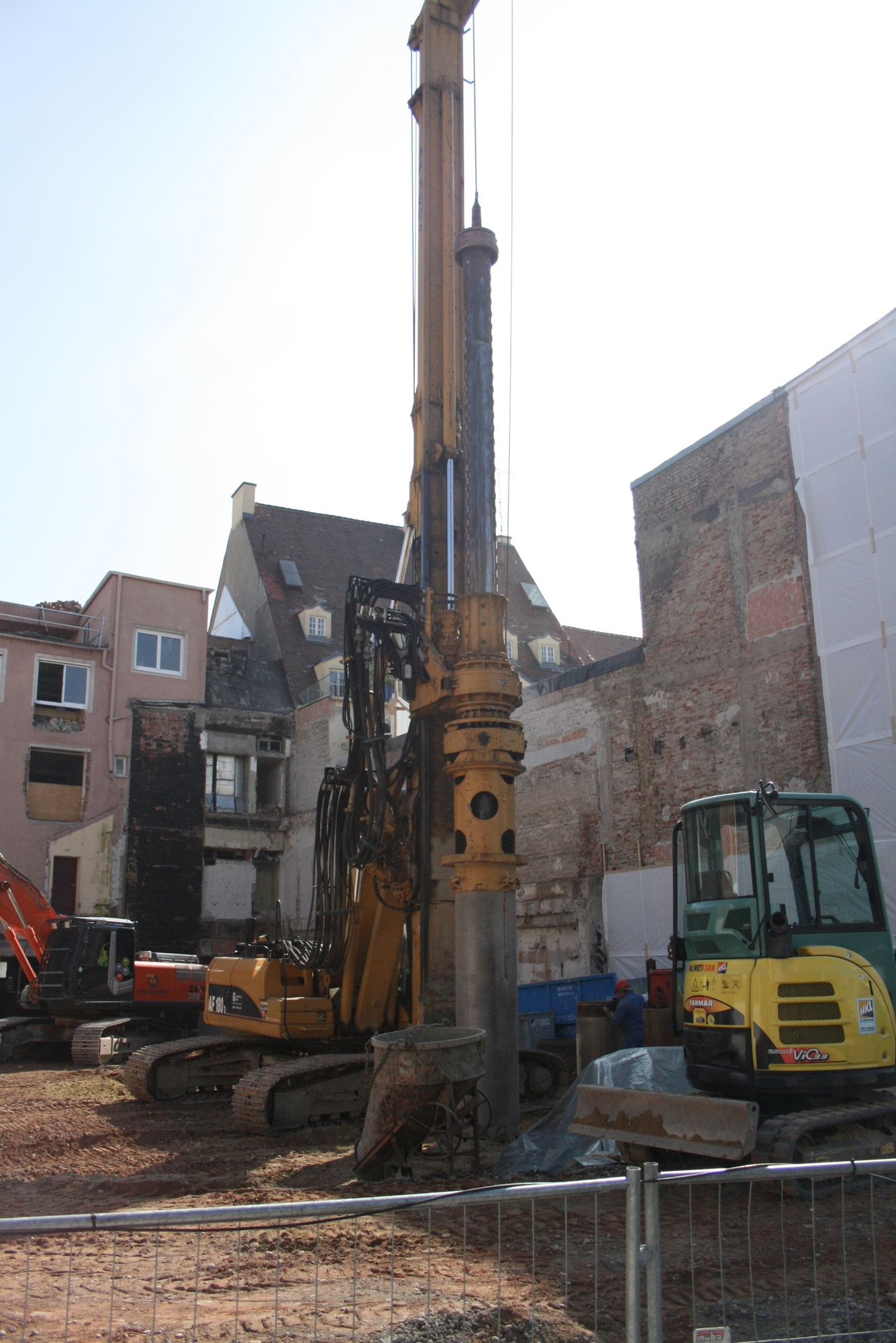 Die Abrissarbeiten an der Annapassage am Augsburger Ernst-Reuter-Platz schreiten voran. Foto: B4B SCHWABEN