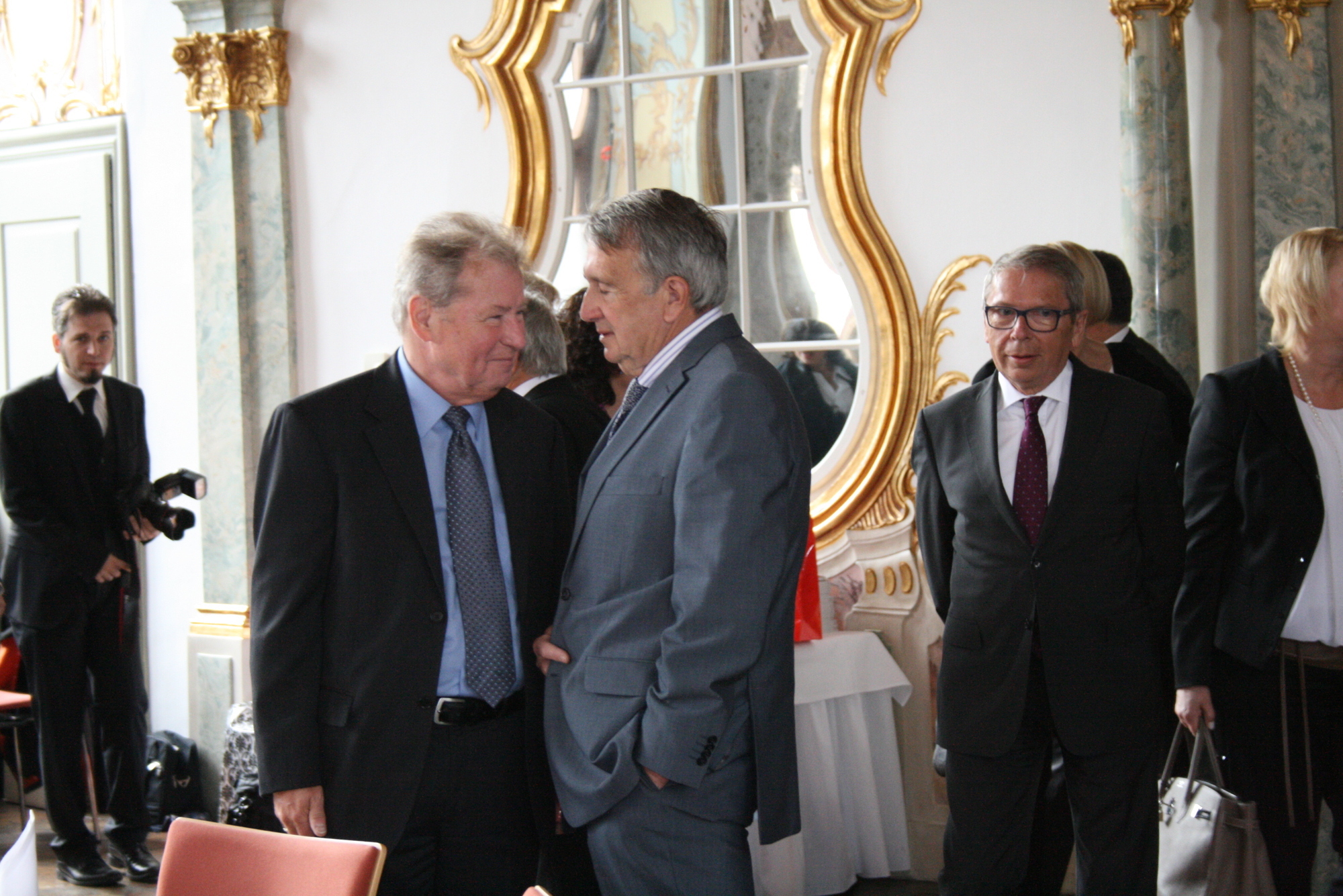 Rüdiger R. Burchardi, Vorstandssprecher der Dialog Lebensversicherungs-AG, verabschiedet sich. Foto: B4B SCHWABEN
