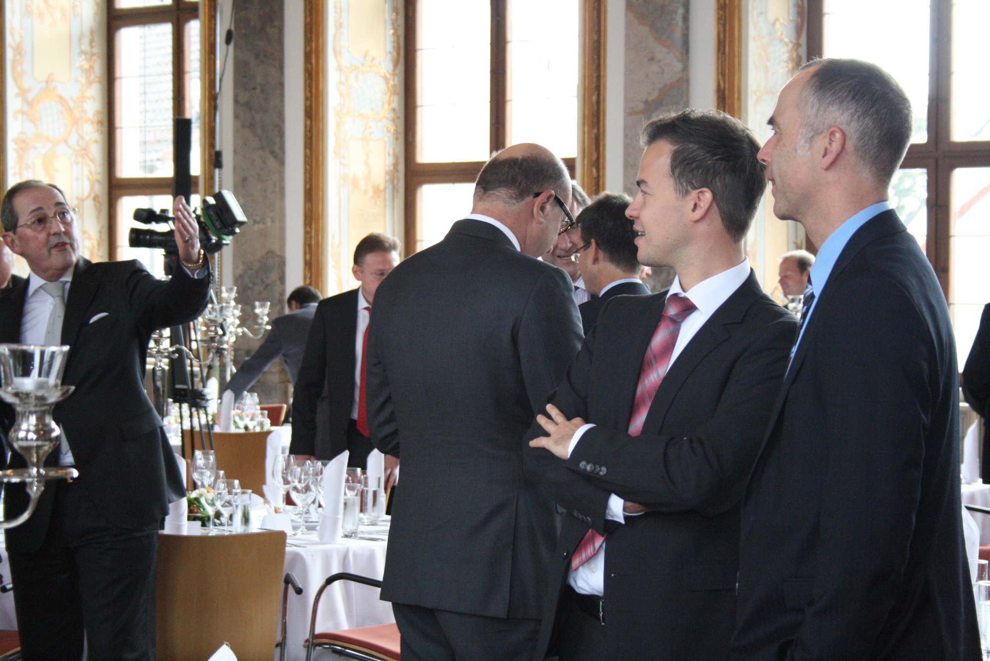 Rüdiger R. Burchardi, Vorstandssprecher der Dialog Lebensversicherungs-AG, verabschiedet sich. Foto: B4B SCHWABEN