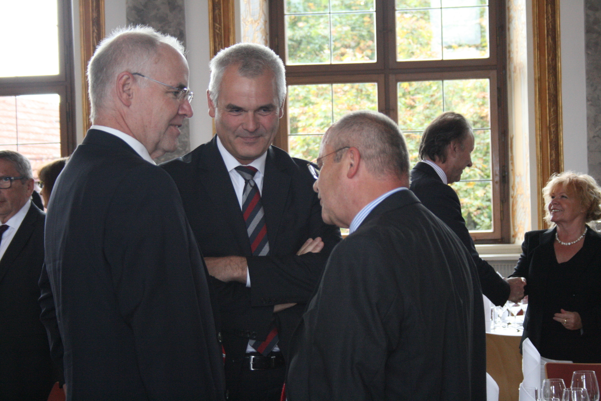 Rüdiger R. Burchardi, Vorstandssprecher der Dialog Lebensversicherungs-AG, verabschiedet sich. Foto: B4B SCHWABEN