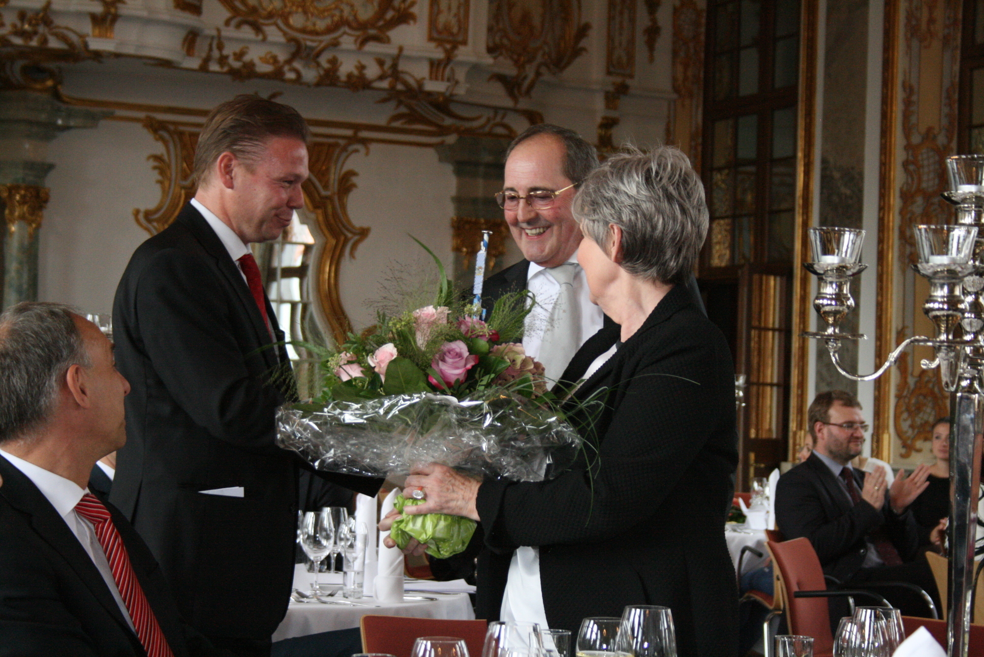 Rüdiger R. Burchardi, Vorstandssprecher der Dialog Lebensversicherungs-AG, verabschiedet sich. Foto: B4B SCHWABEN