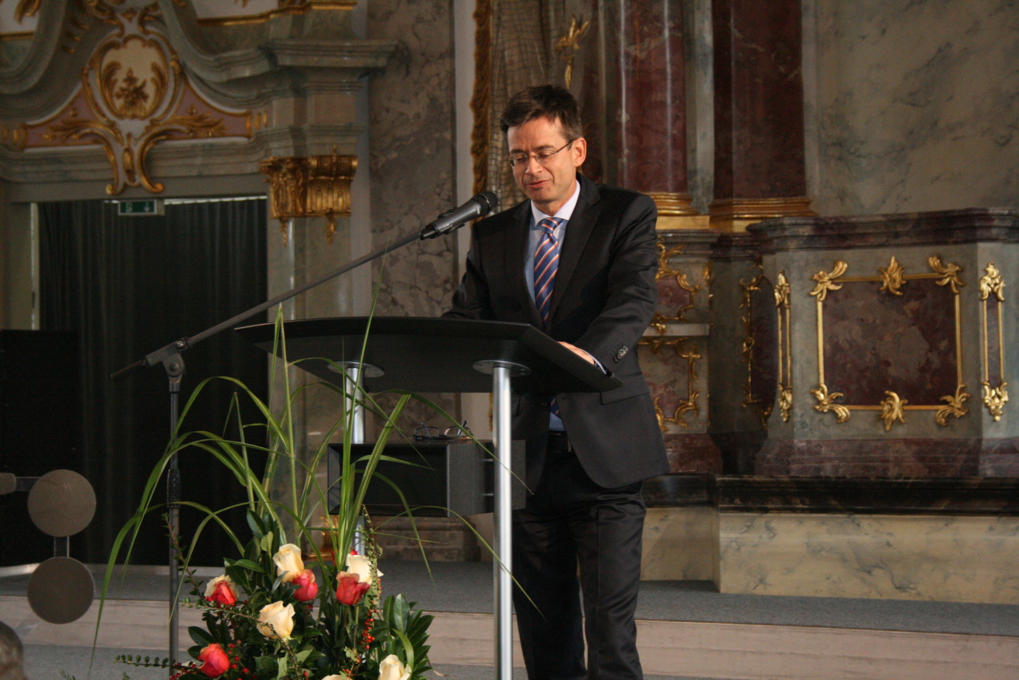 Rüdiger R. Burchardi, Vorstandssprecher der Dialog Lebensversicherungs-AG, verabschiedet sich. Foto: B4B SCHWABEN