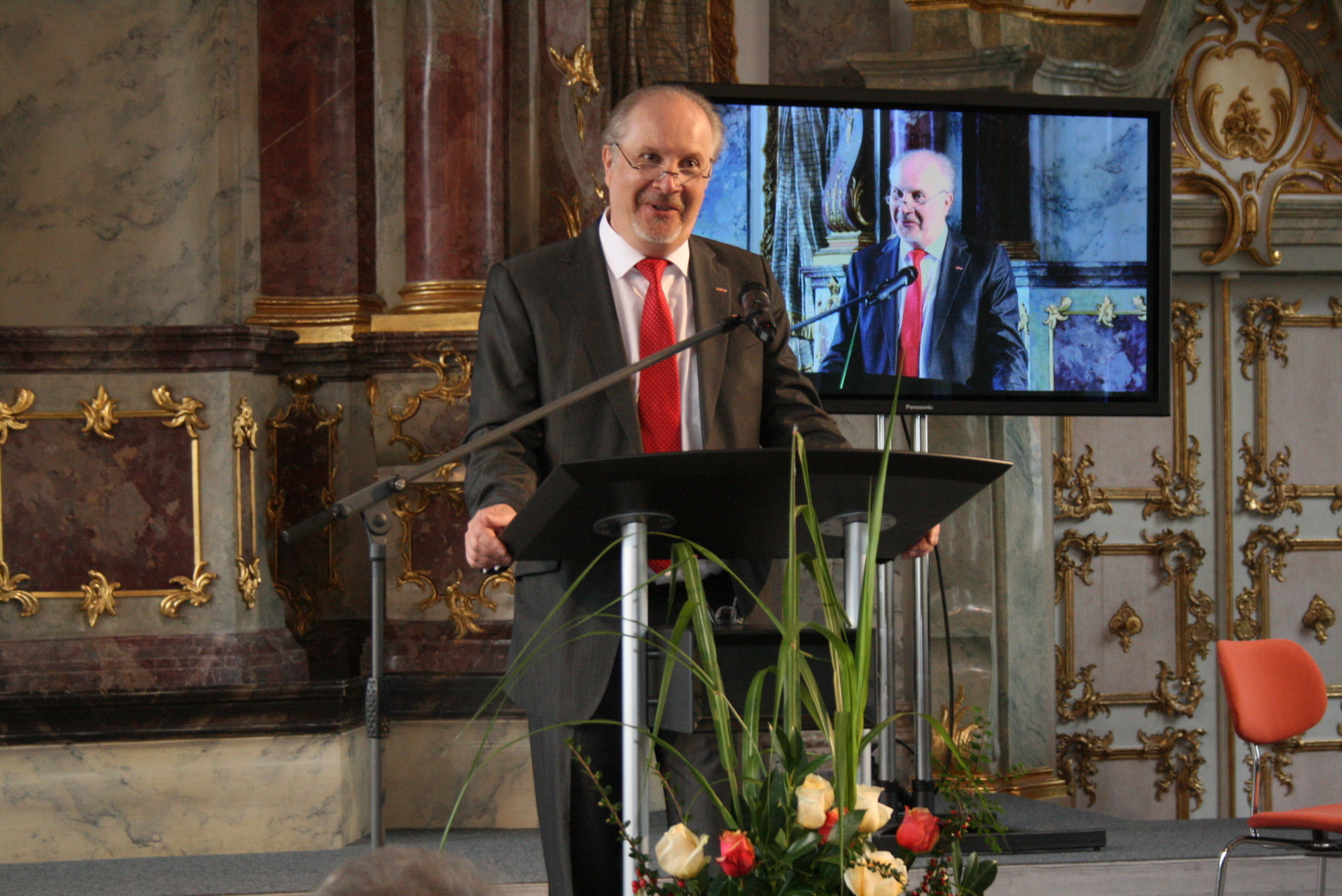 Rüdiger R. Burchardi, Vorstandssprecher der Dialog Lebensversicherungs-AG, verabschiedet sich. Foto: B4B SCHWABEN