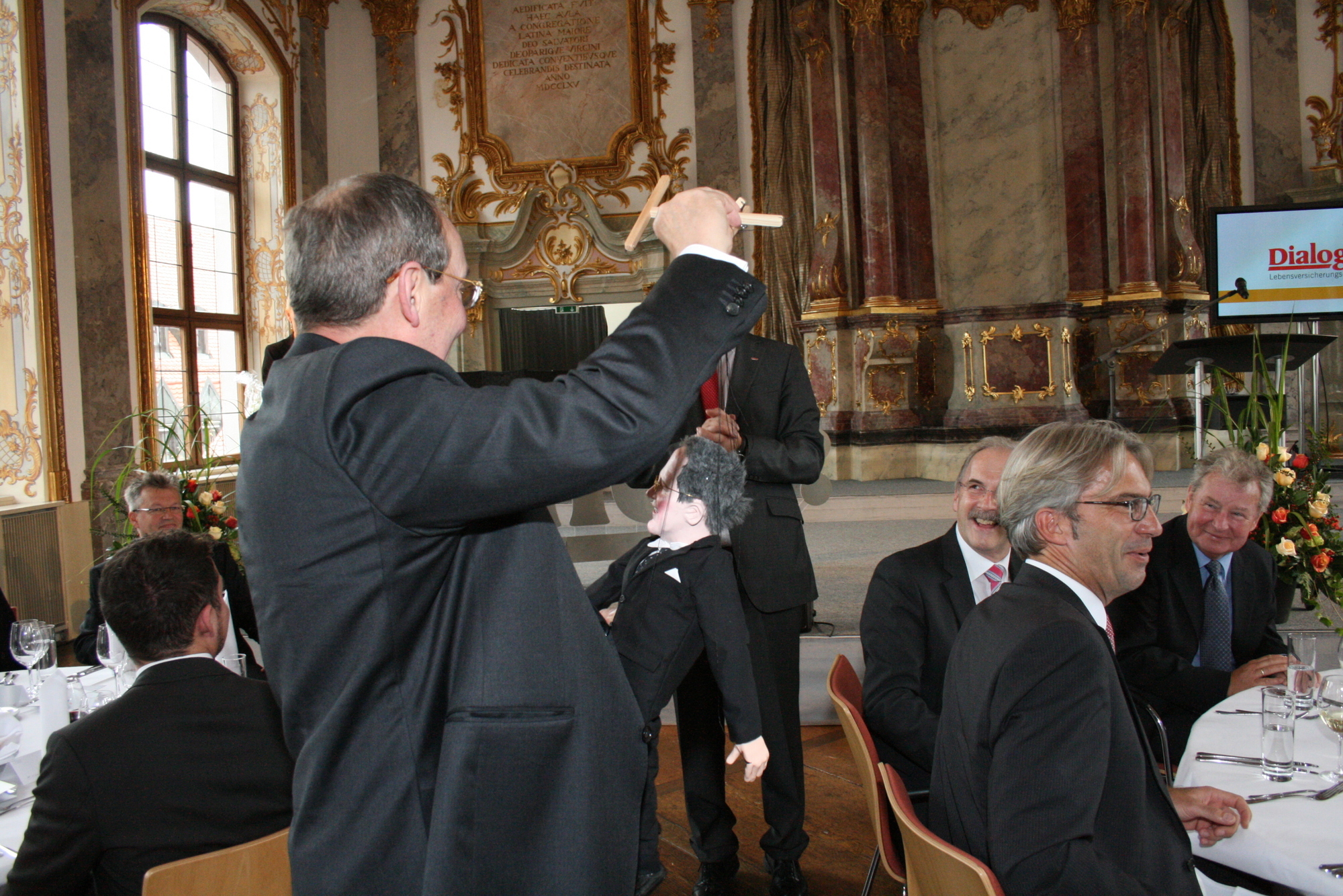 Rüdiger R. Burchardi, Vorstandssprecher der Dialog Lebensversicherungs-AG, verabschiedet sich. Foto: B4B SCHWABEN