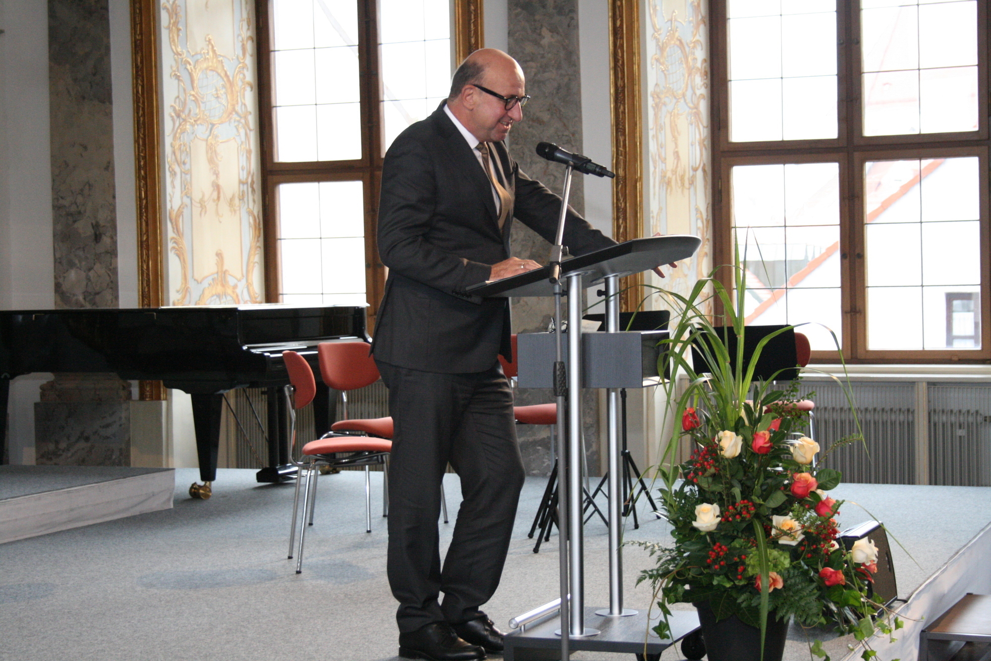 Rüdiger R. Burchardi, Vorstandssprecher der Dialog Lebensversicherungs-AG, verabschiedet sich. Foto: B4B SCHWABEN