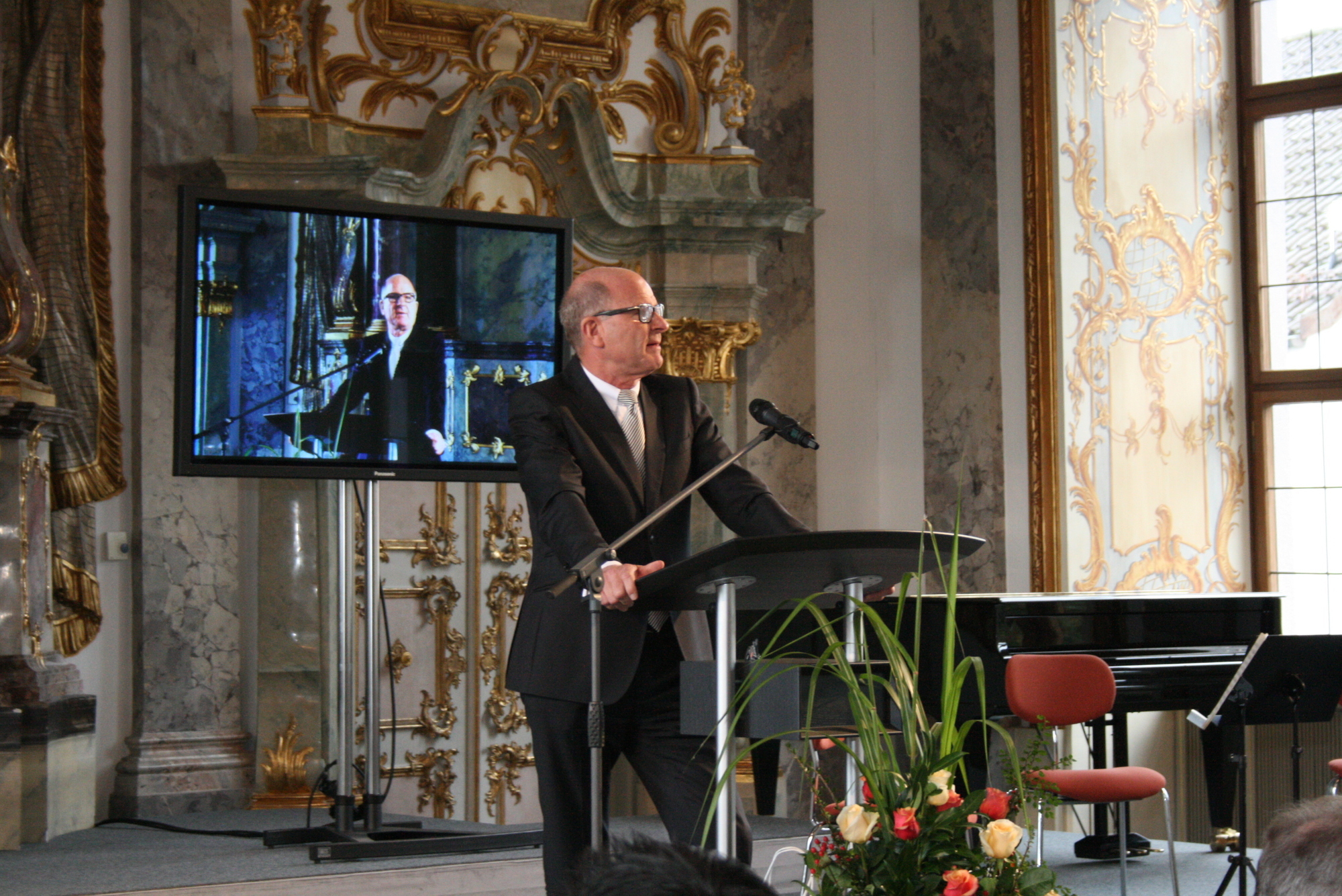 Rüdiger R. Burchardi, Vorstandssprecher der Dialog Lebensversicherungs-AG, verabschiedet sich. Foto: B4B SCHWABEN