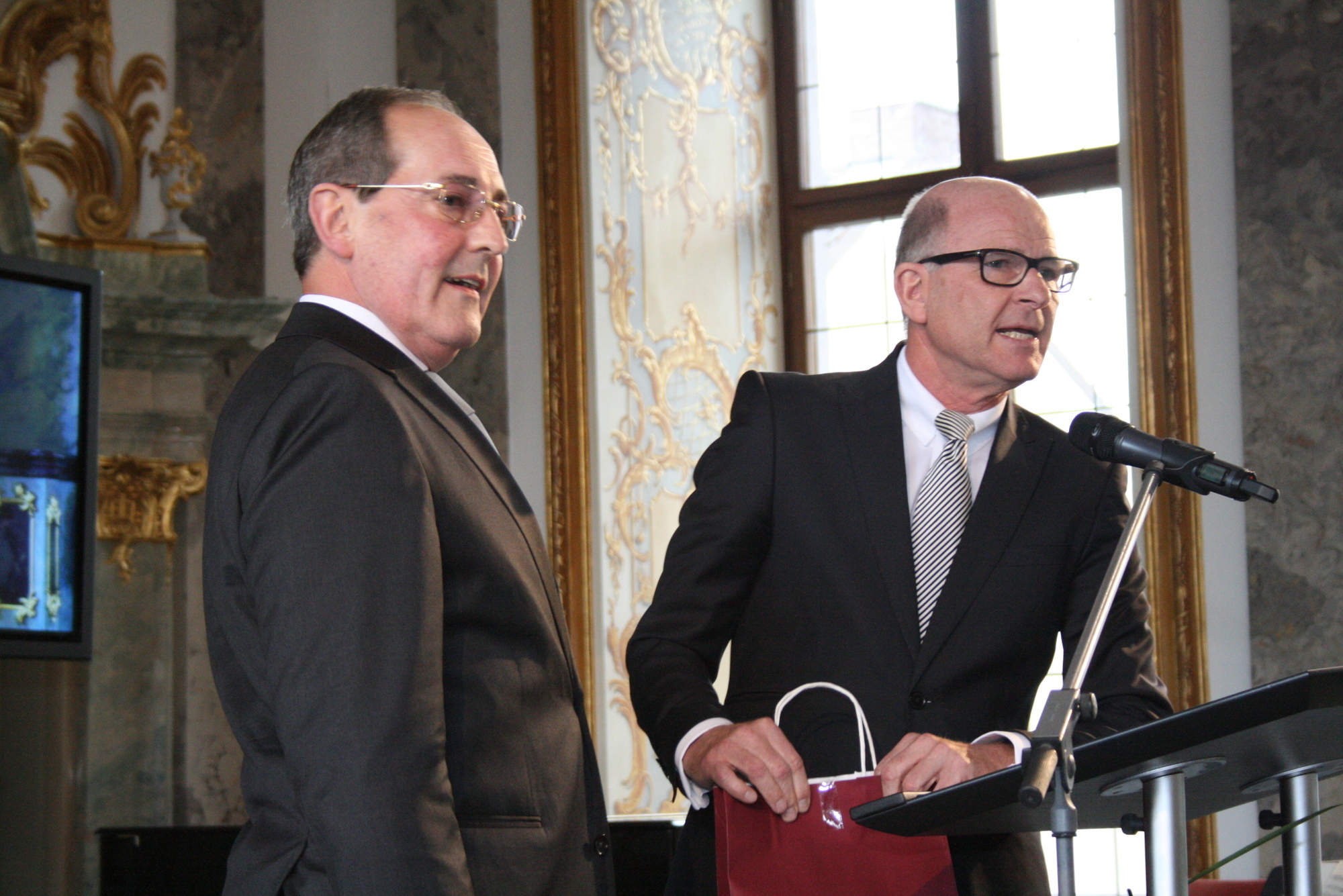 Rüdiger R. Burchardi, Vorstandssprecher der Dialog Lebensversicherungs-AG, verabschiedet sich. Foto: B4B SCHWABEN