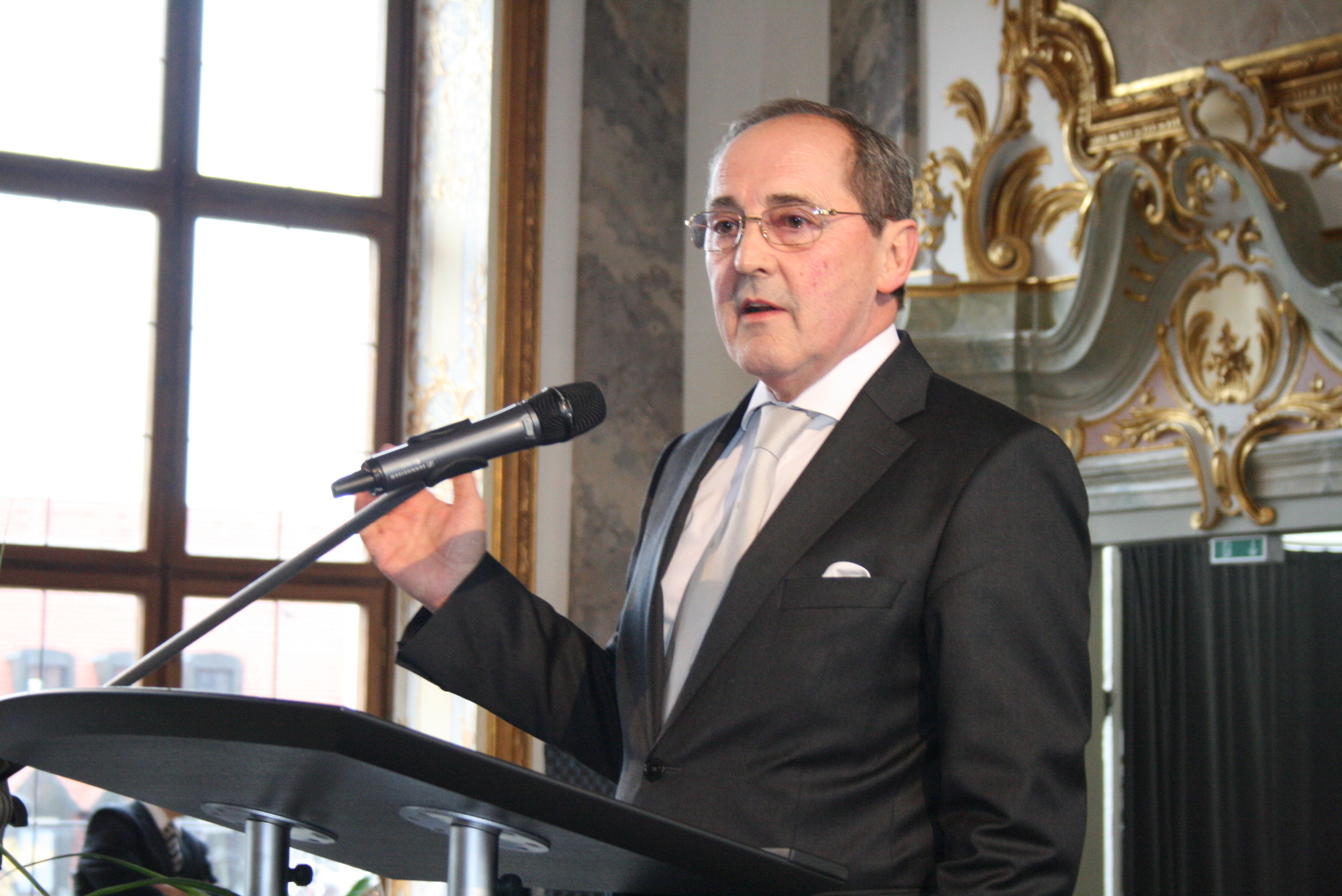Rüdiger R. Burchardi, Vorstandssprecher der Dialog Lebensversicherungs-AG, verabschiedet sich. Foto: B4B SCHWABEN