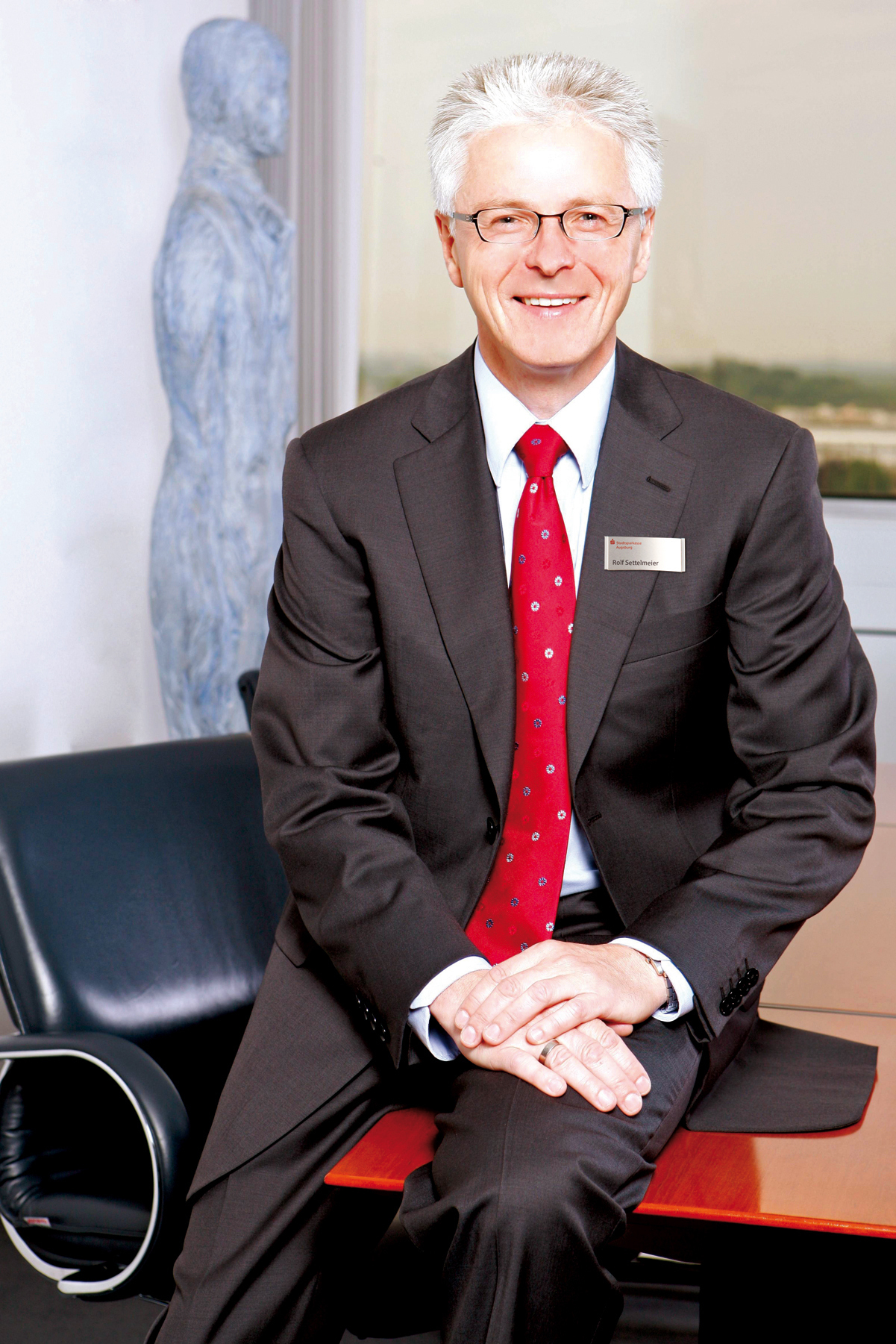 Der Vorstandsvorsitzende der Stadtsparkasse Augsburg, Rolf Settelmeier im 101 Köpfe Interview. Foto: SSKA