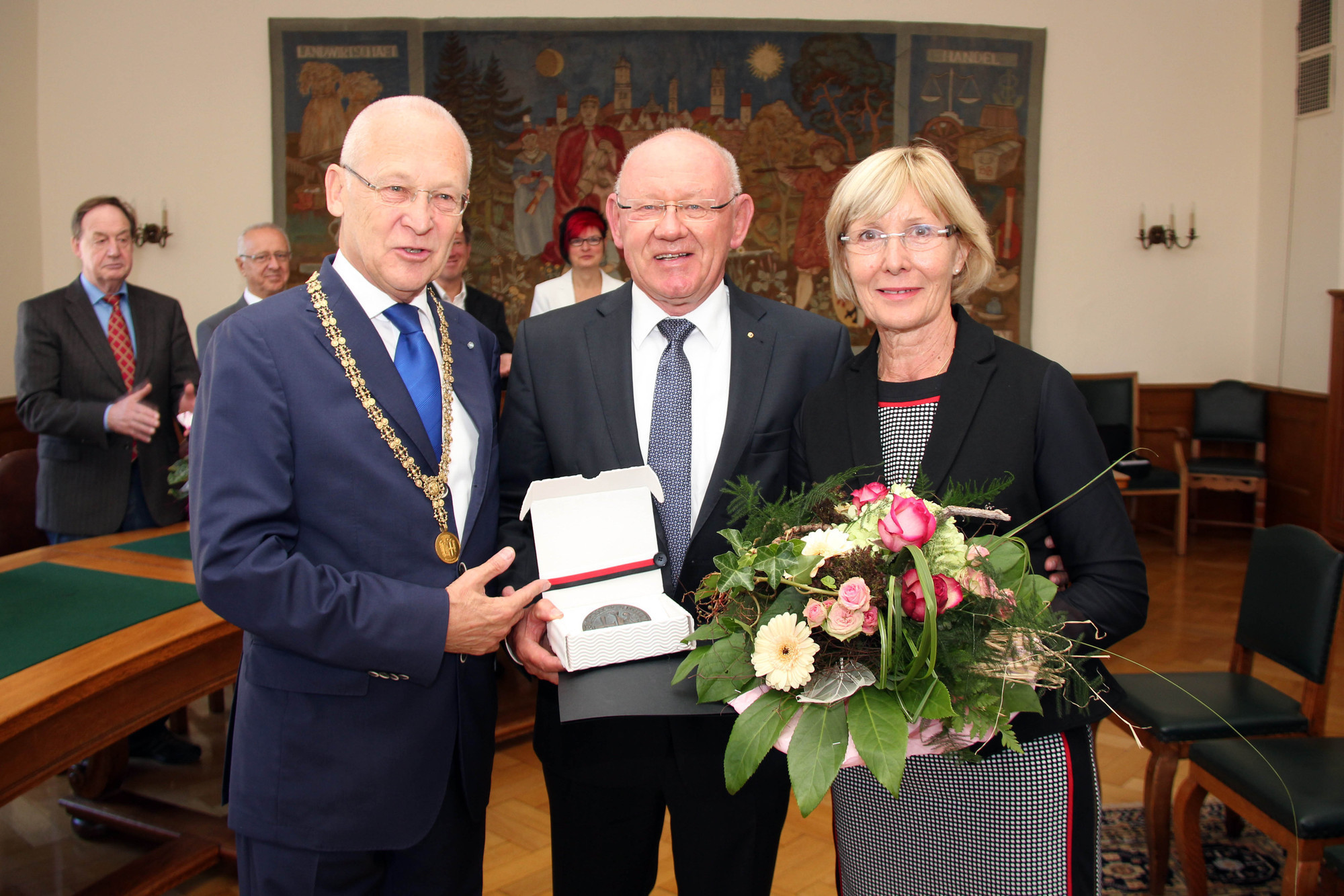 Die Stadt Memmingen hat den Unternehmer Dietmar Voigtsberger für sein erfolgreiches Lebenswerk geehrt. Foto: Stadt Memmingen