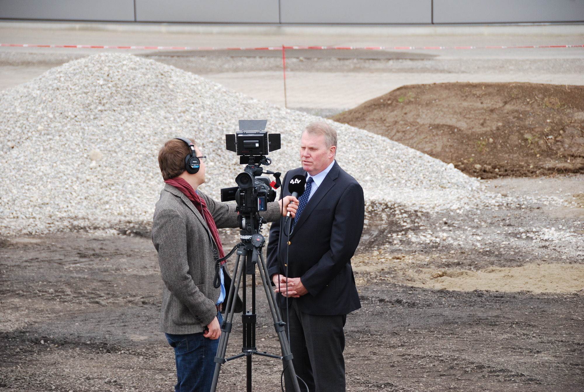 Der Spatenstich für das neue Logistikzentrum in Wolfertschwenden wurde gesetzt. Foto: B4B SCHWABEN