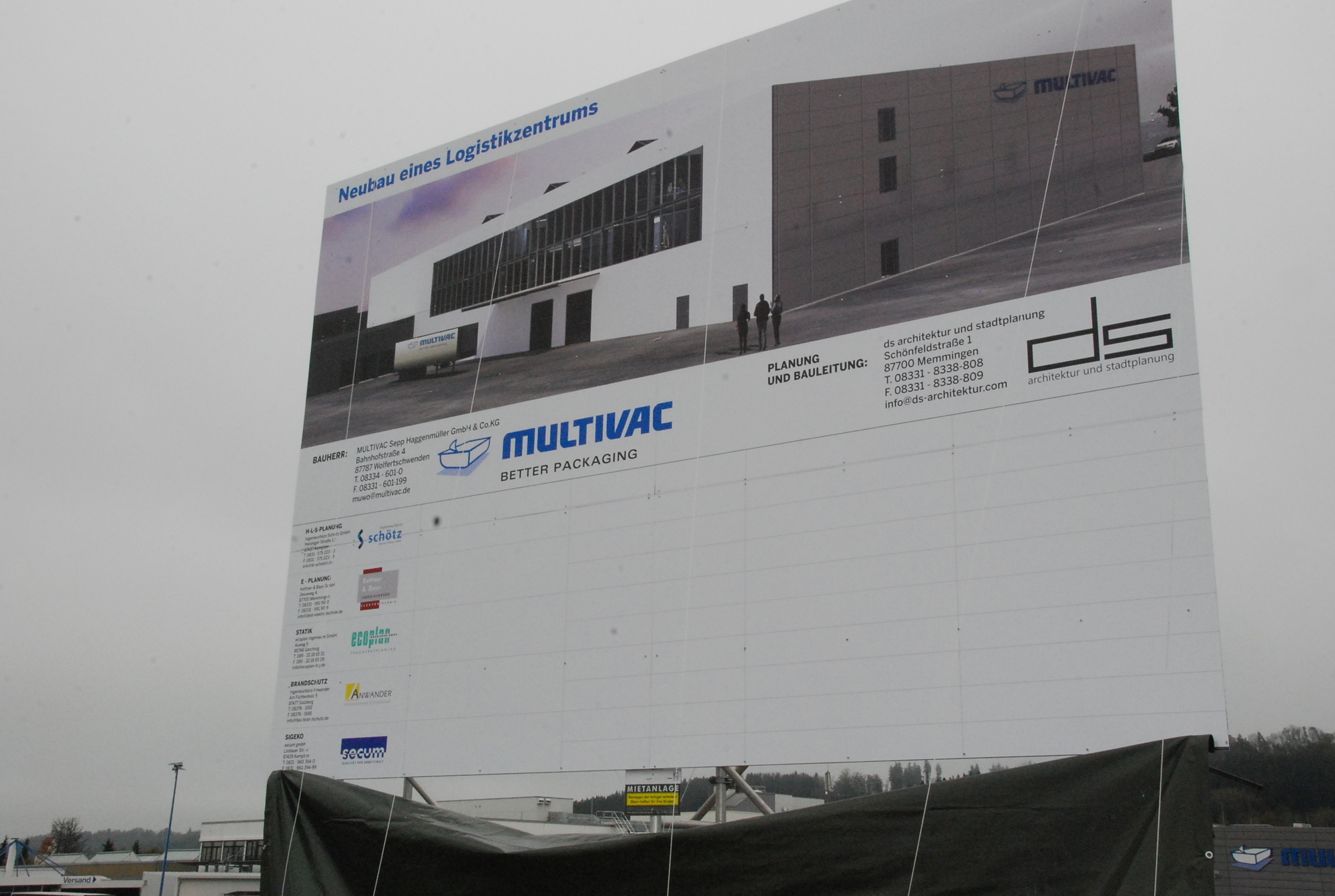 Der Spatenstich für das neue Logistikzentrum in Wolfertschwenden wurde gesetzt. Foto: B4B SCHWABEN