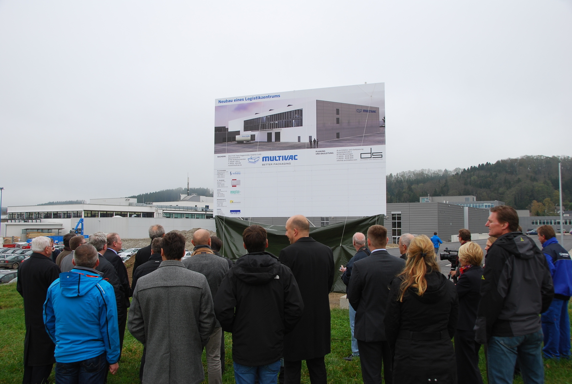 Der Spatenstich für das neue Logistikzentrum in Wolfertschwenden wurde gesetzt. Foto: B4B SCHWABEN
