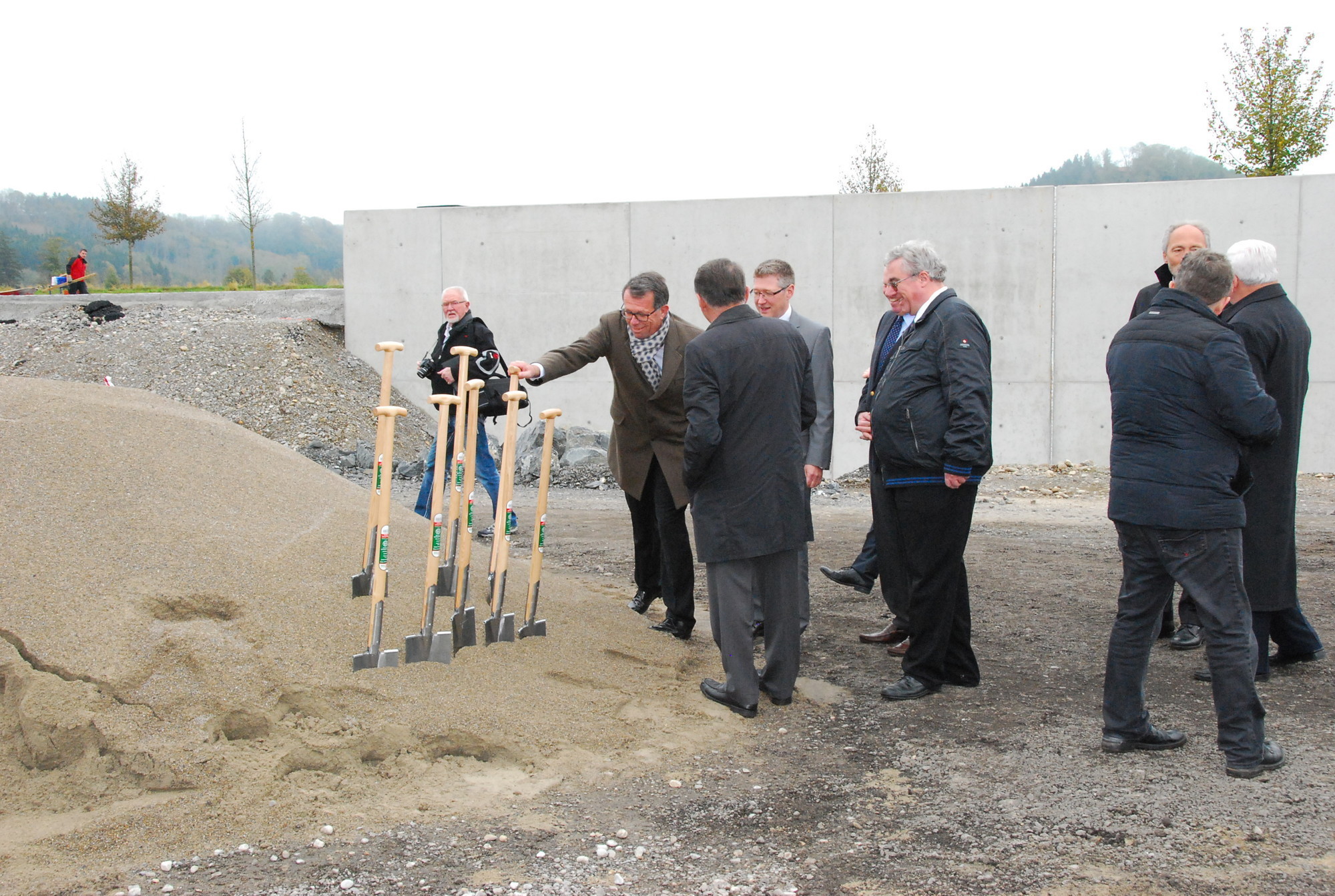 Der Spatenstich für das neue Logistikzentrum in Wolfertschwenden wurde gesetzt. Foto: B4B SCHWABEN