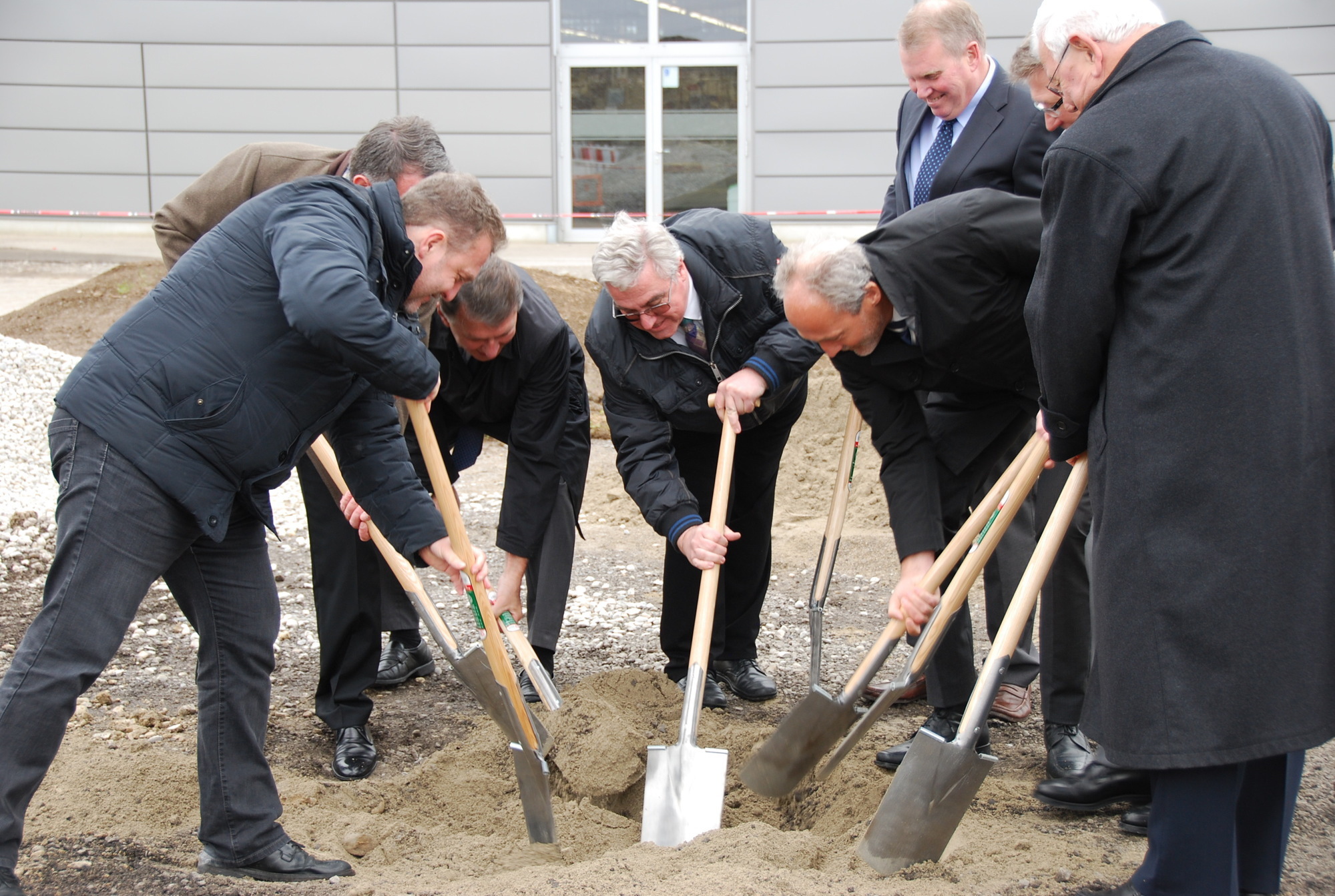 Der Spatenstich für das neue Logistikzentrum in Wolfertschwenden wurde gesetzt. Foto: B4B SCHWABEN