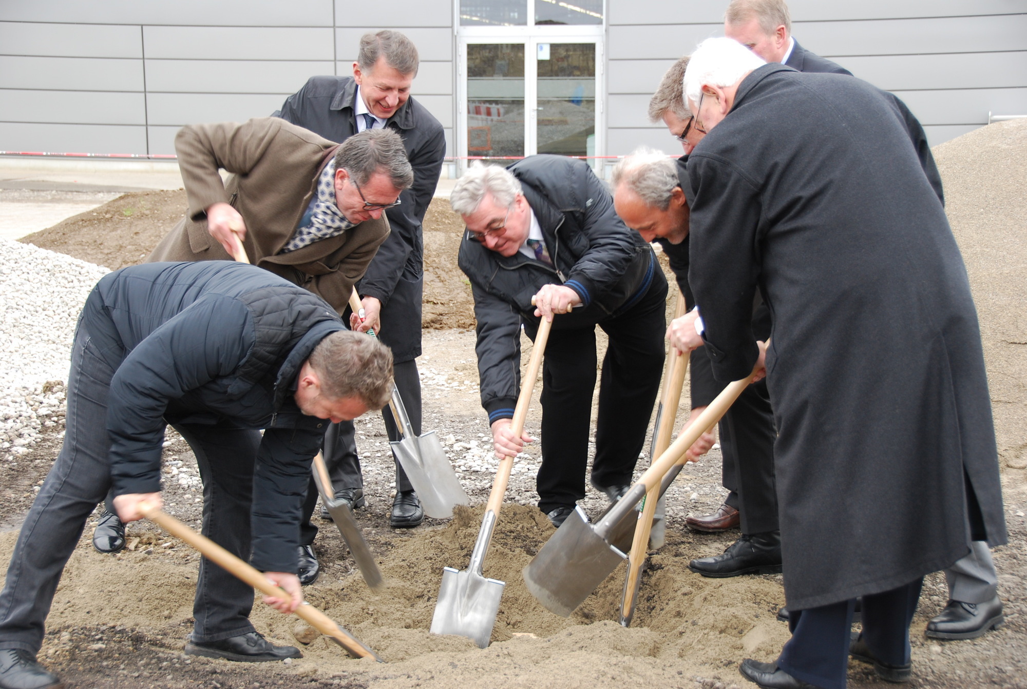 Der Spatenstich für das neue Logistikzentrum in Wolfertschwenden wurde gesetzt. Foto: B4B SCHWABEN