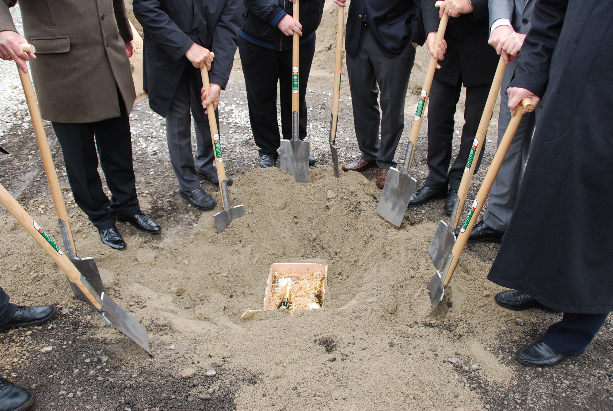 Der Spatenstich für das neue Logistikzentrum in Wolfertschwenden wurde gesetzt. Foto: B4B SCHWABEN