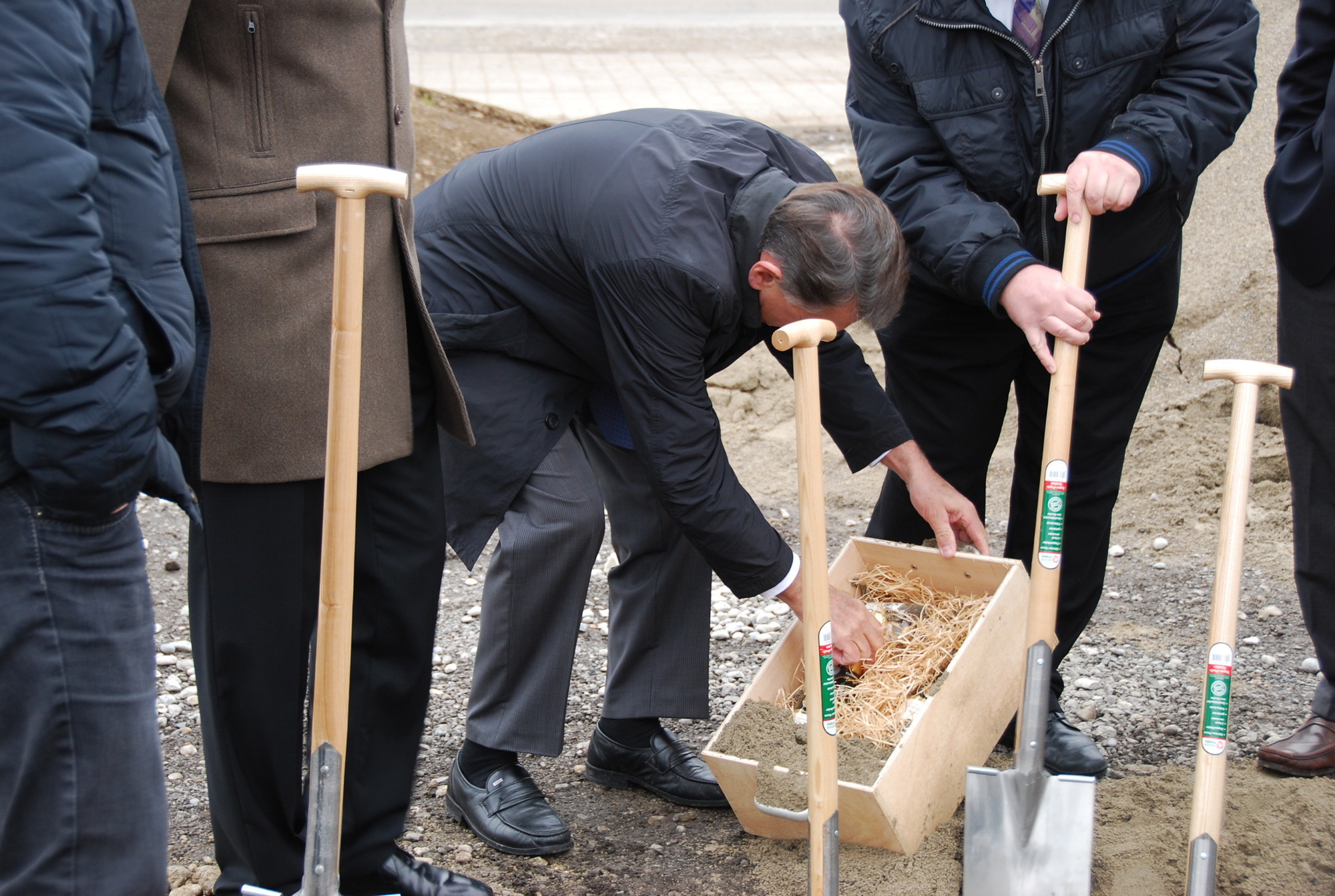 Der Spatenstich für das neue Logistikzentrum in Wolfertschwenden wurde gesetzt. Foto: B4B SCHWABEN