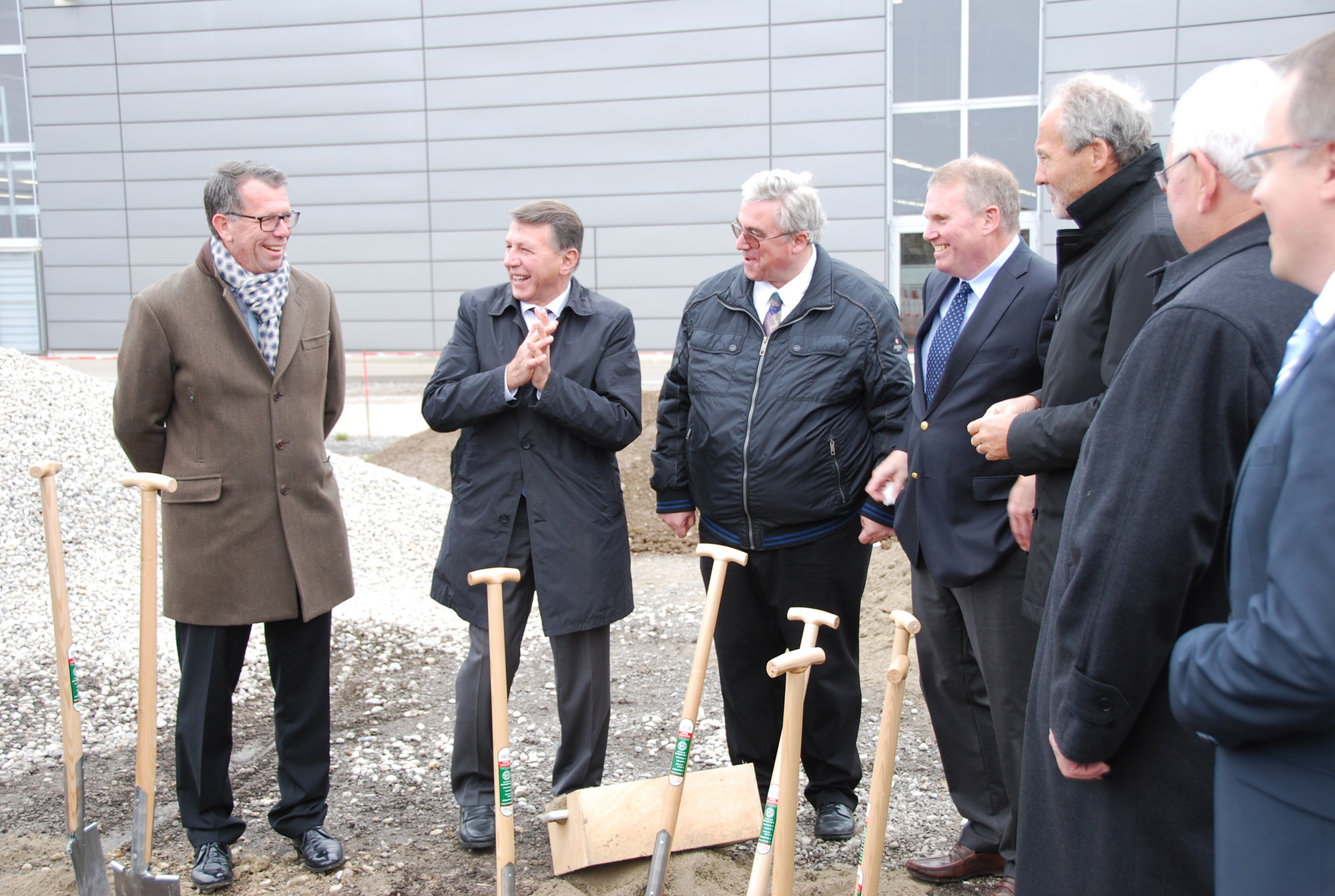 Der Spatenstich für das neue Logistikzentrum in Wolfertschwenden wurde gesetzt. Foto: B4B SCHWABEN