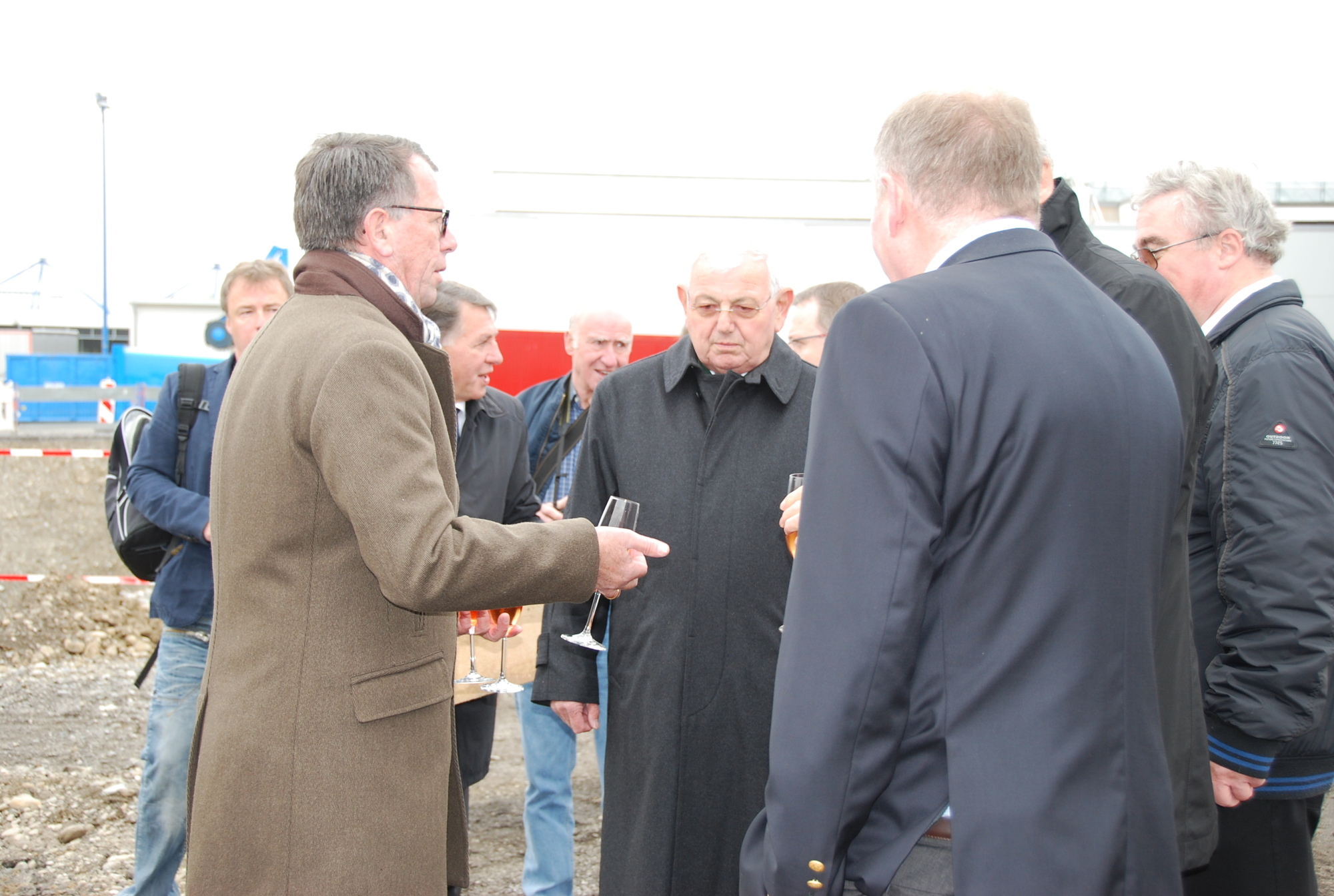 Der Spatenstich für das neue Logistikzentrum in Wolfertschwenden wurde gesetzt. Foto: B4B SCHWABEN