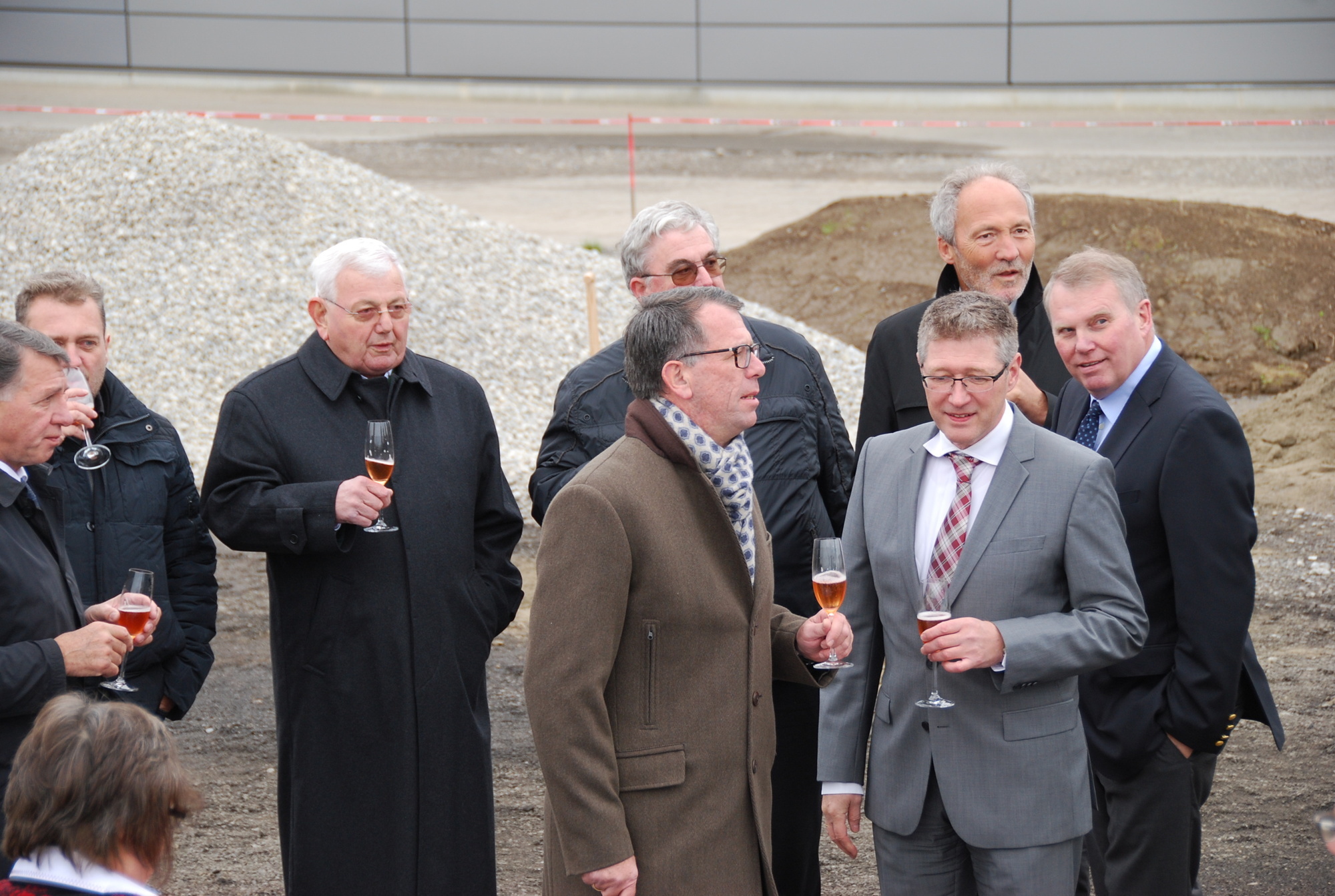 Der Spatenstich für das neue Logistikzentrum in Wolfertschwenden wurde gesetzt. Foto: B4B SCHWABEN