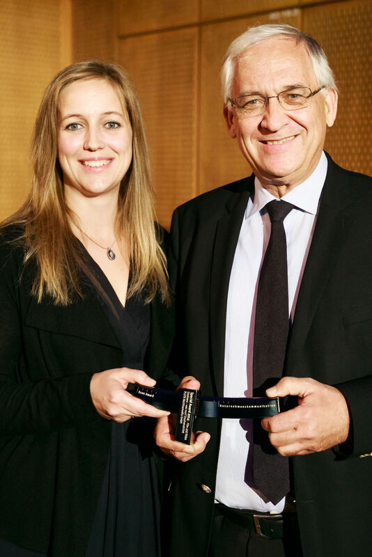 Pluta Gewinnt Fur Insolvenzkrimi Econ Award Neu Ulm Ulm B4b Schwaben