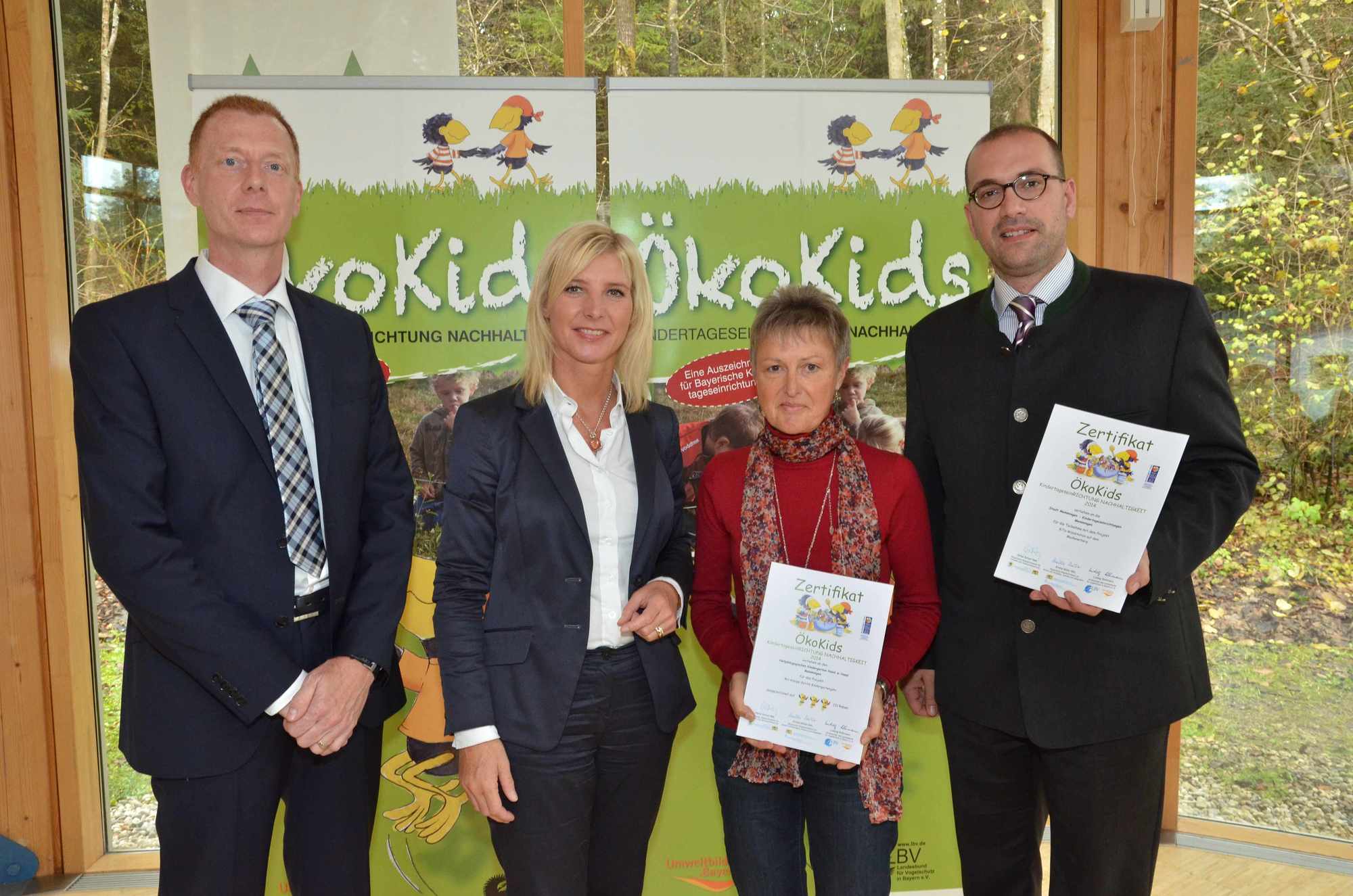 Öko-Kids Auszeichnung Preisträger mit Urkunde. Foto:Stadt Memmingen