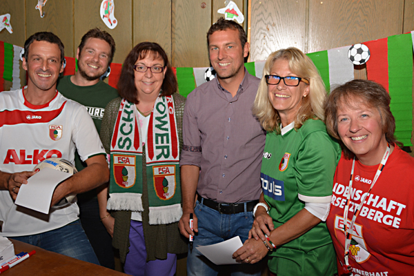 Die Katholische Jugendfürsorge und der FC Augsburg arbeiten auch weiterhin eng zusammen. Foto: FC Augsburg