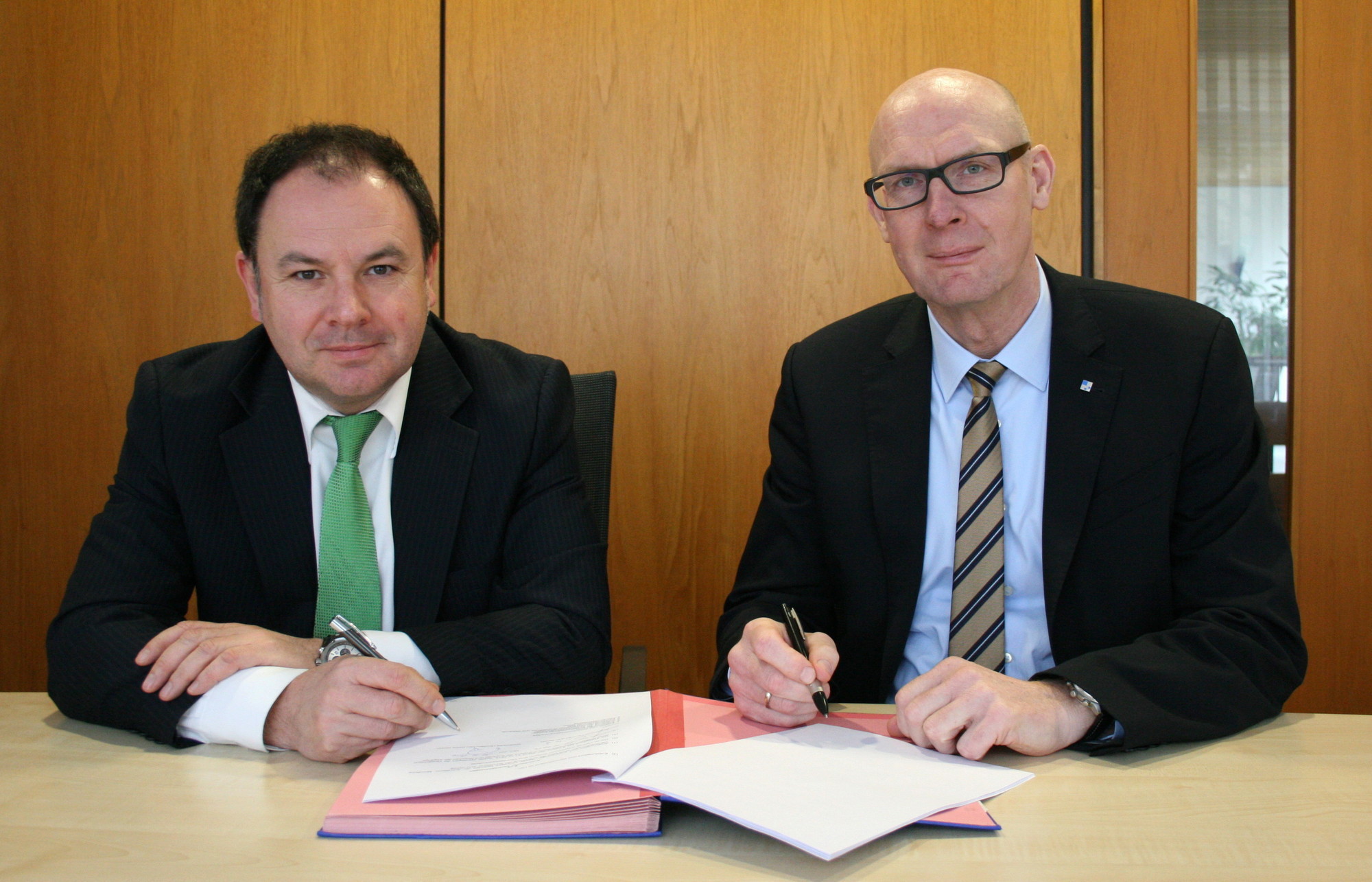 Bürgermeister Mailänder, Geschäftsführer Wolfgang Rabe von der Stadtwerke Ulm/Neu-Ulm Netze GmbH. Foto: SWU