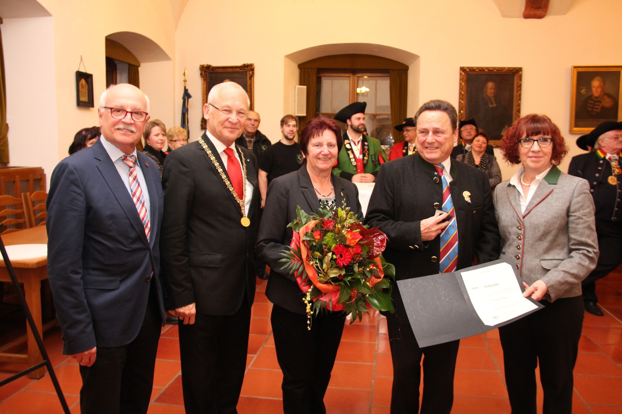 Eugen Müller erhält Silberne Rathausmedaille. Foto: Stadt Memmingen