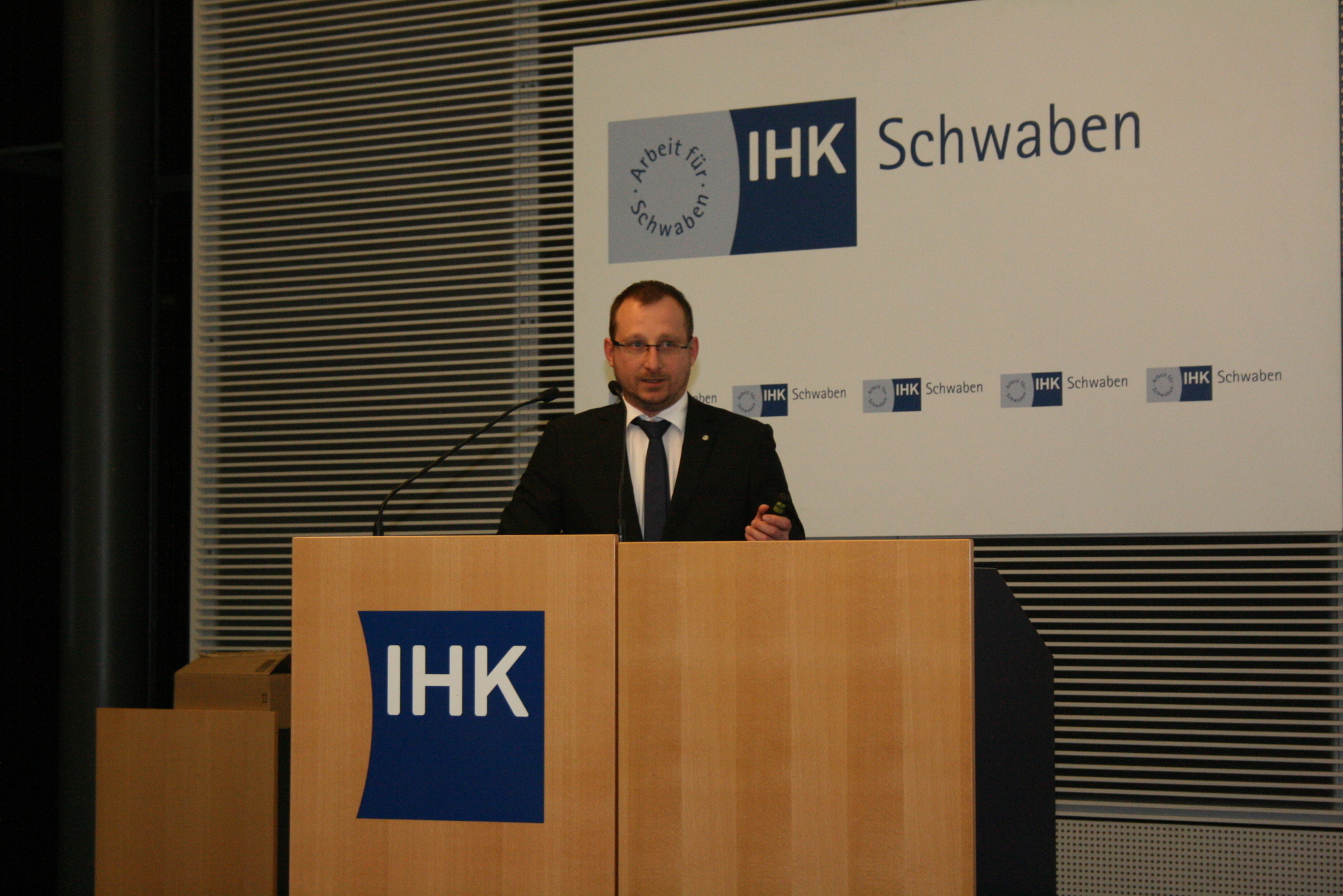 Jahreshauptversammlung 2014 der Wirtschaftsjunioren Augsburg. Foto: B4B SCHWABEN