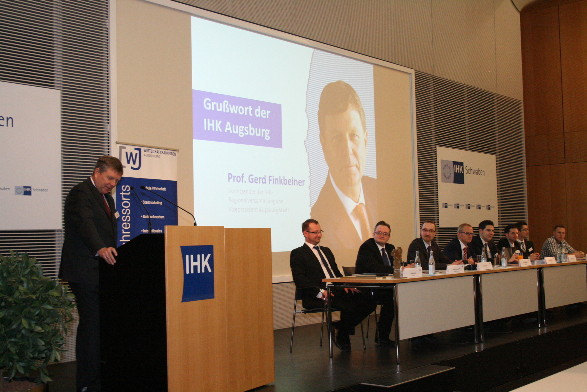 Jahreshauptversammlung 2014 der Wirtschaftsjunioren Augsburg. Foto: B4B SCHWABEN
