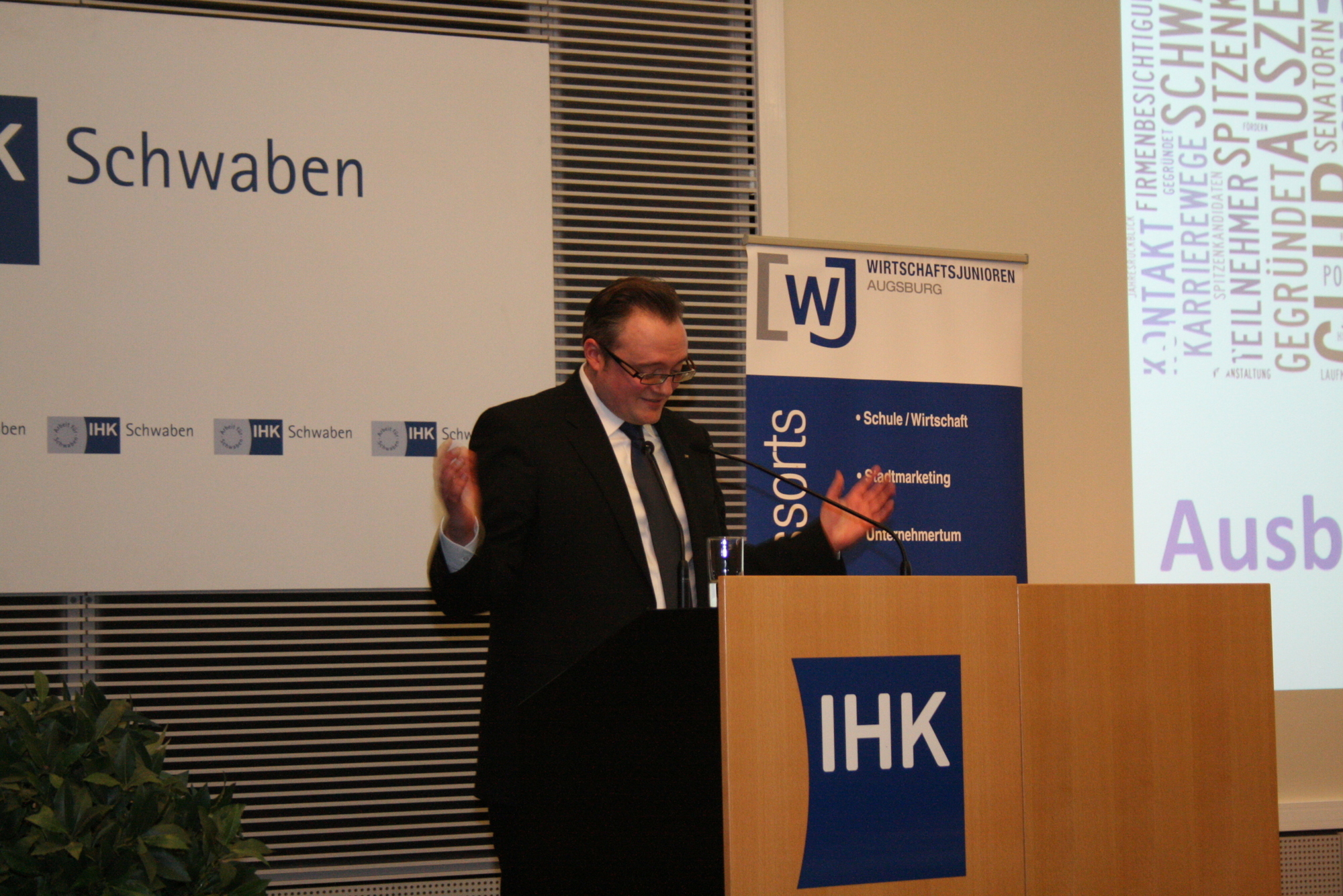 Jahreshauptversammlung 2014 der Wirtschaftsjunioren Augsburg. Foto: B4B SCHWABEN
