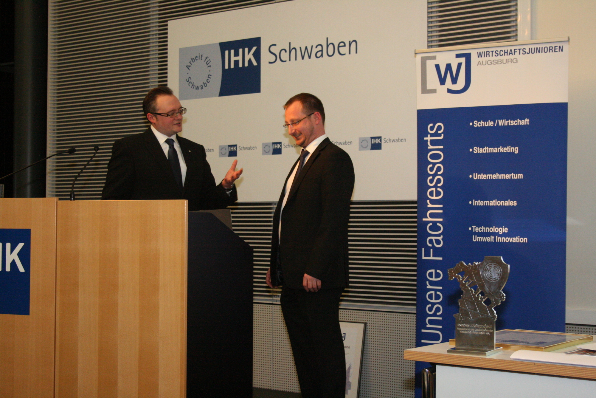 Jahreshauptversammlung 2014 der Wirtschaftsjunioren Augsburg. Foto: B4B SCHWABEN
