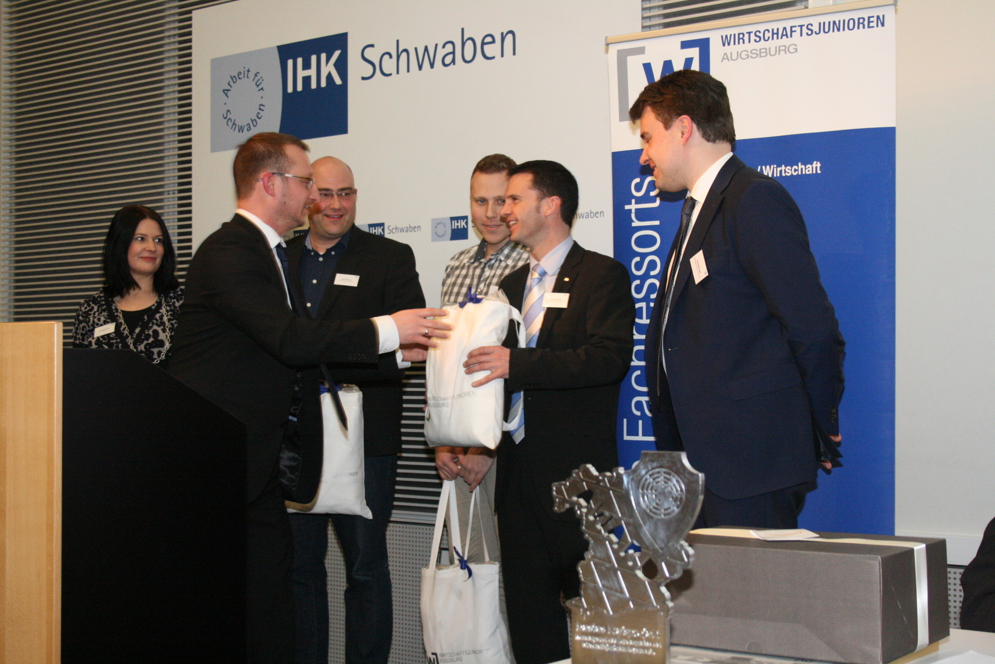 Jahreshauptversammlung 2014 der Wirtschaftsjunioren Augsburg. Foto: B4B SCHWABEN