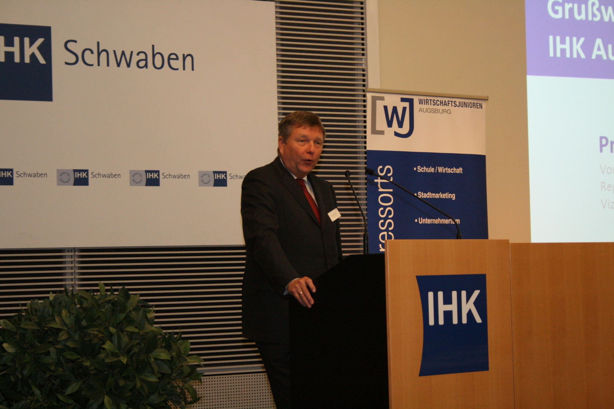Jahreshauptversammlung 2014 der Wirtschaftsjunioren Augsburg. Foto: B4B SCHWABEN