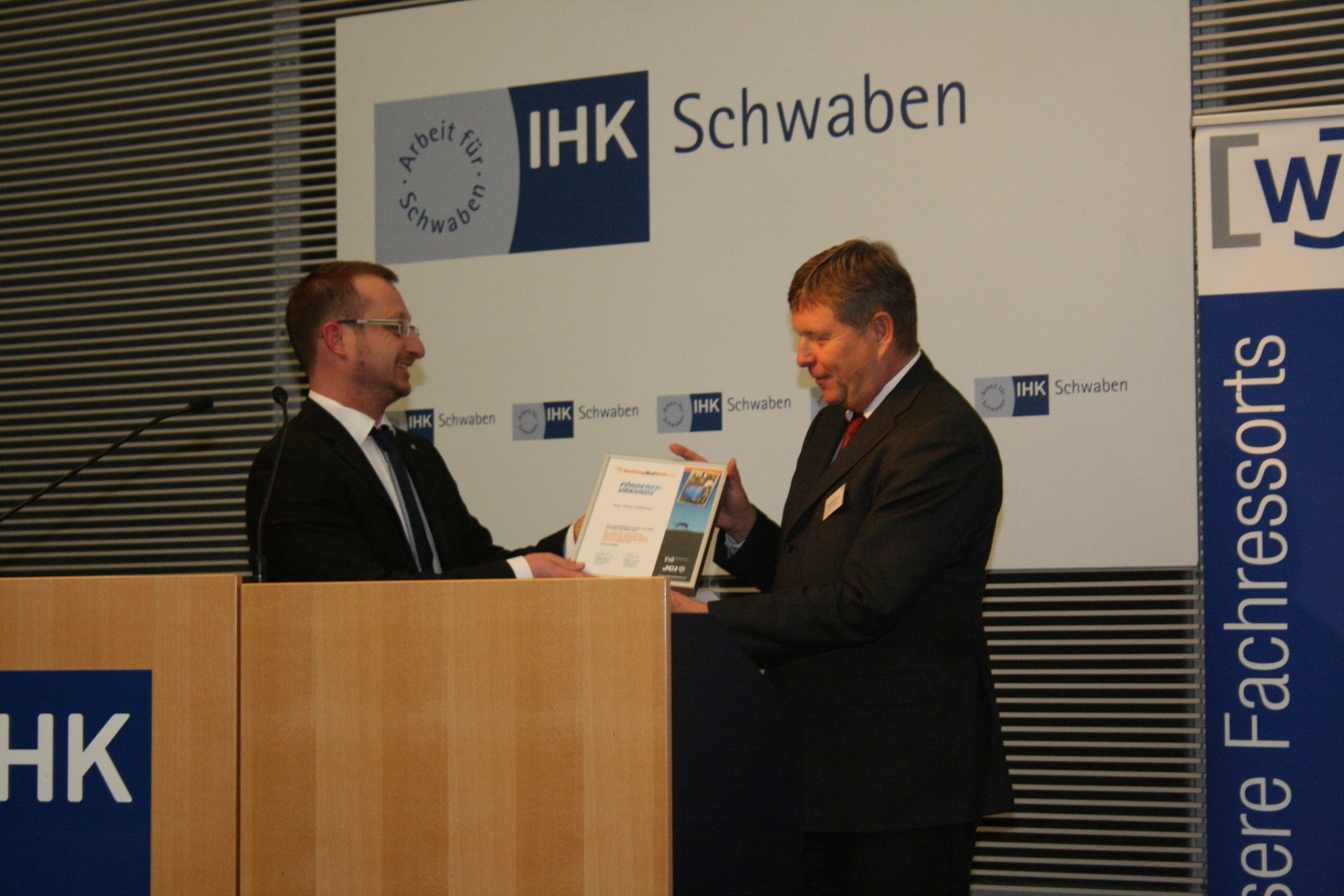 Jahreshauptversammlung 2014 der Wirtschaftsjunioren Augsburg. Foto: B4B SCHWABEN