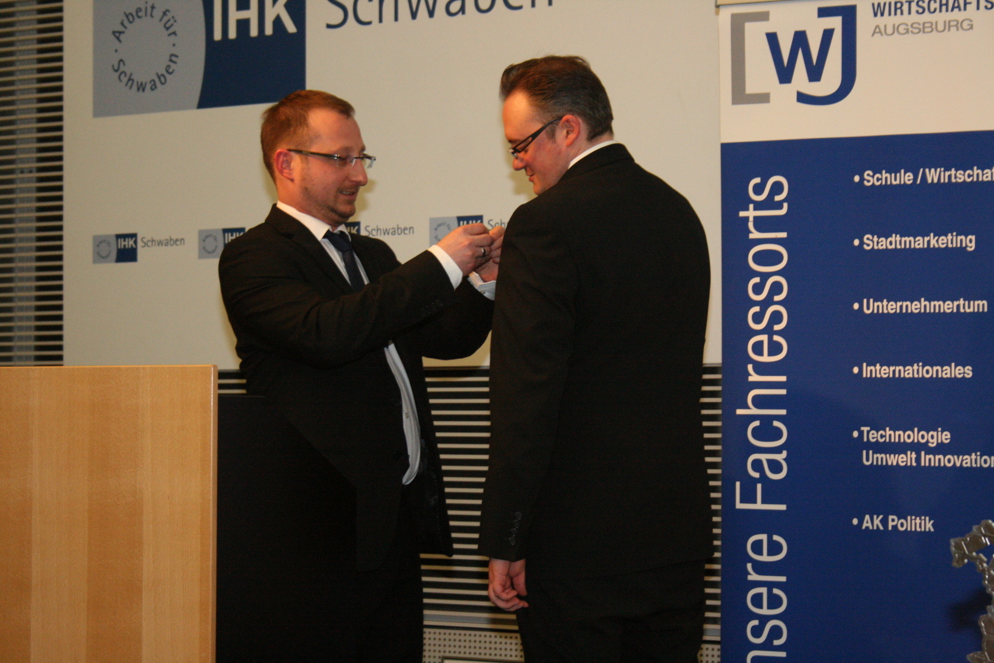 Jahreshauptversammlung 2014 der Wirtschaftsjunioren Augsburg. Foto: B4B SCHWABEN