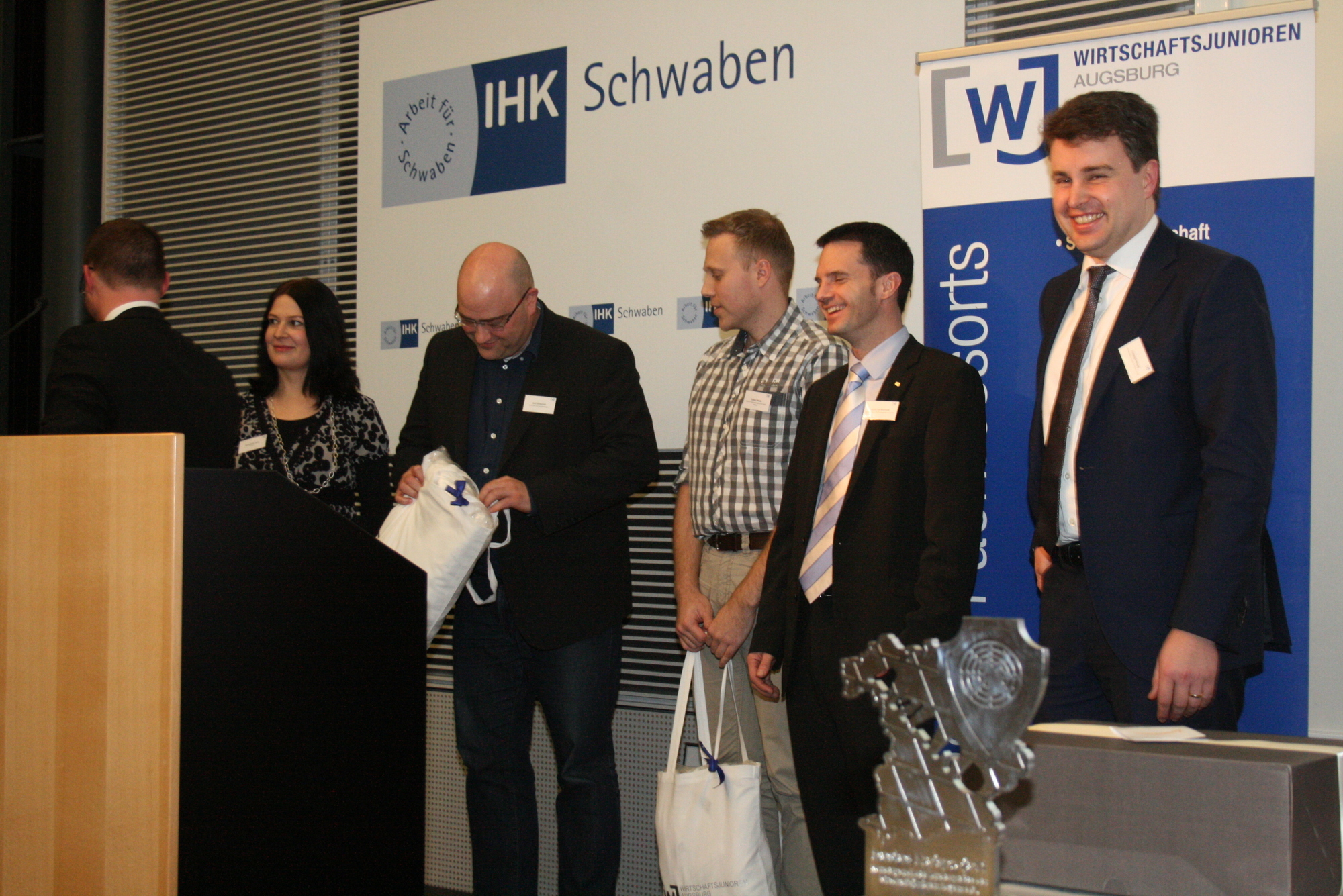 Jahreshauptversammlung 2014 der Wirtschaftsjunioren Augsburg. Foto: B4B SCHWABEN