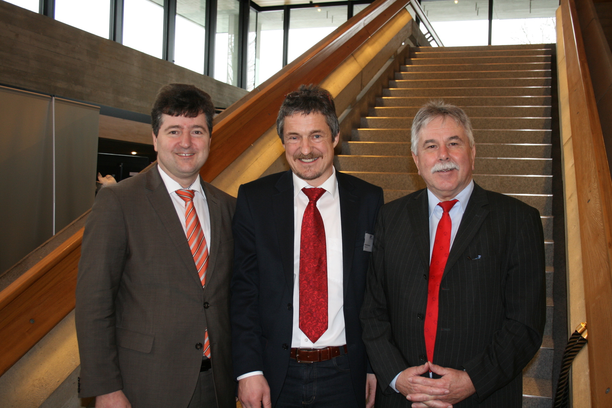 Dr. Stefan Kiefer, Wolfgang Schumacher (BBZ) und Reinhold Demel freuen sich über die vielen Besucher. Foto: B4BSCHWABEN