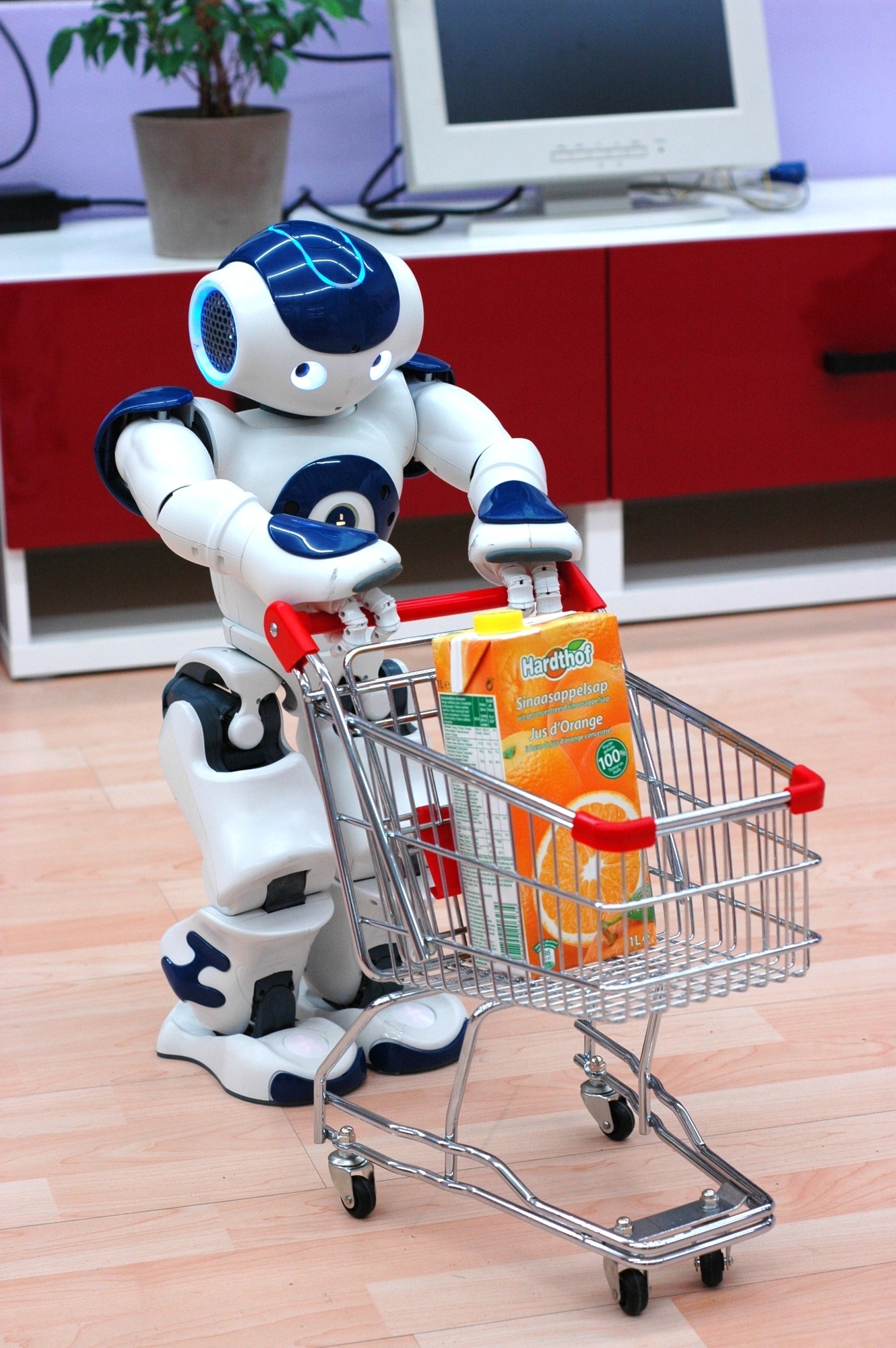 Roboter entwickeln sich immer mehr zu Alltags- und Produktionsassistenten. Foto: Hochschule Ulm