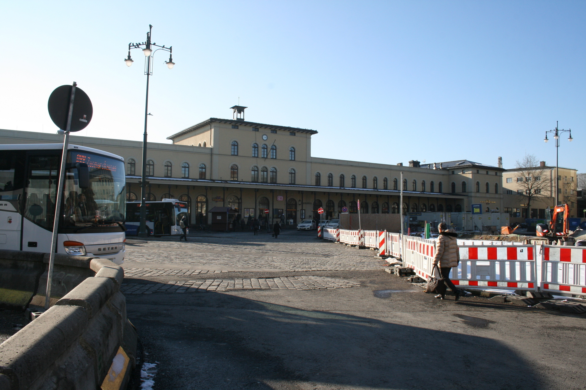 Staatsministe Joachim Herrmann lobte den Augsburger Hauptbahnhof als „ein tolles Projekt“. Foto: B4B SCHWABEN